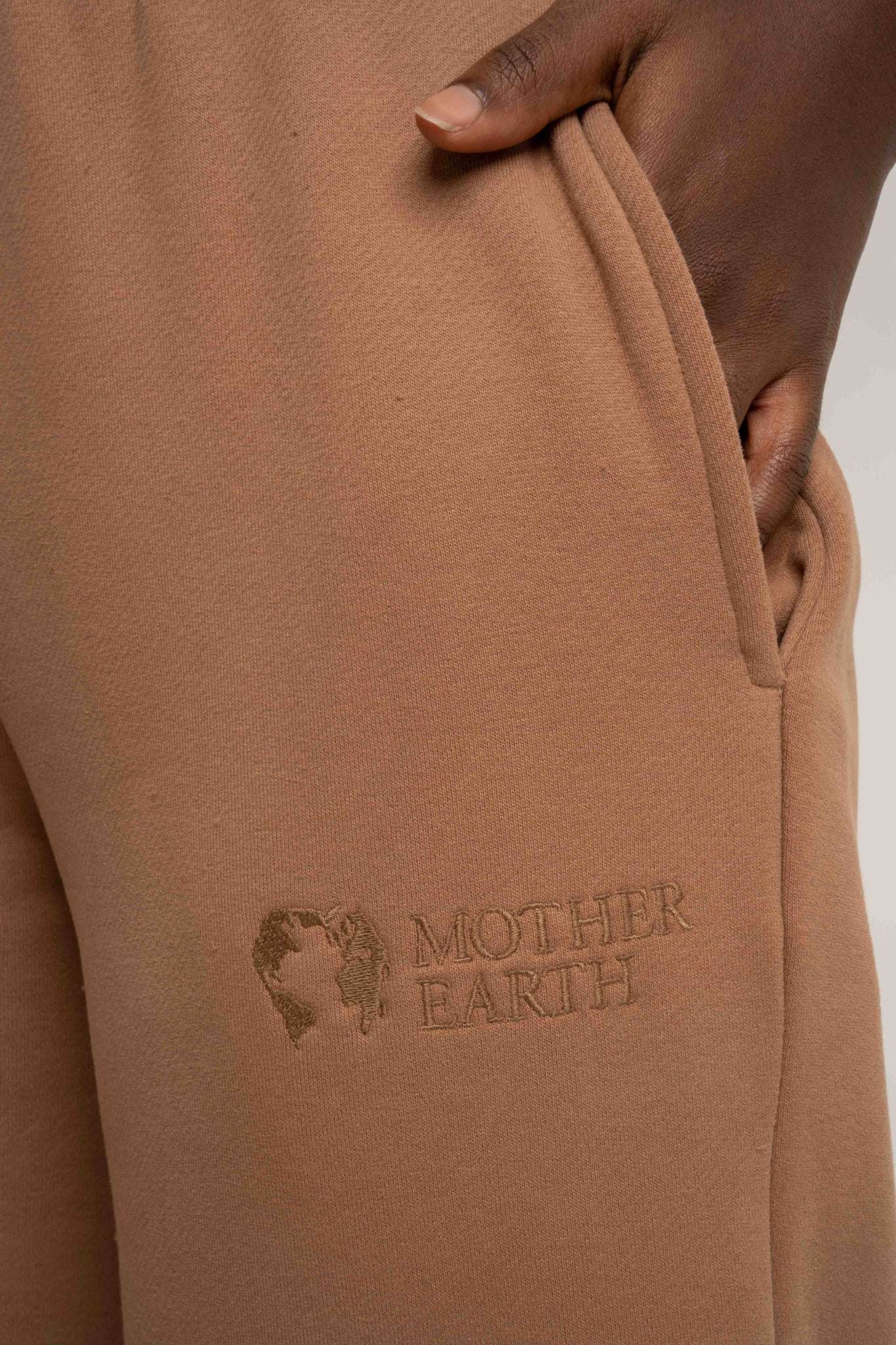 SPODNIE DRESOWE ZE ZWĘŻANYMI NOGAWKAMI BRĄZOWE - ANACAPA