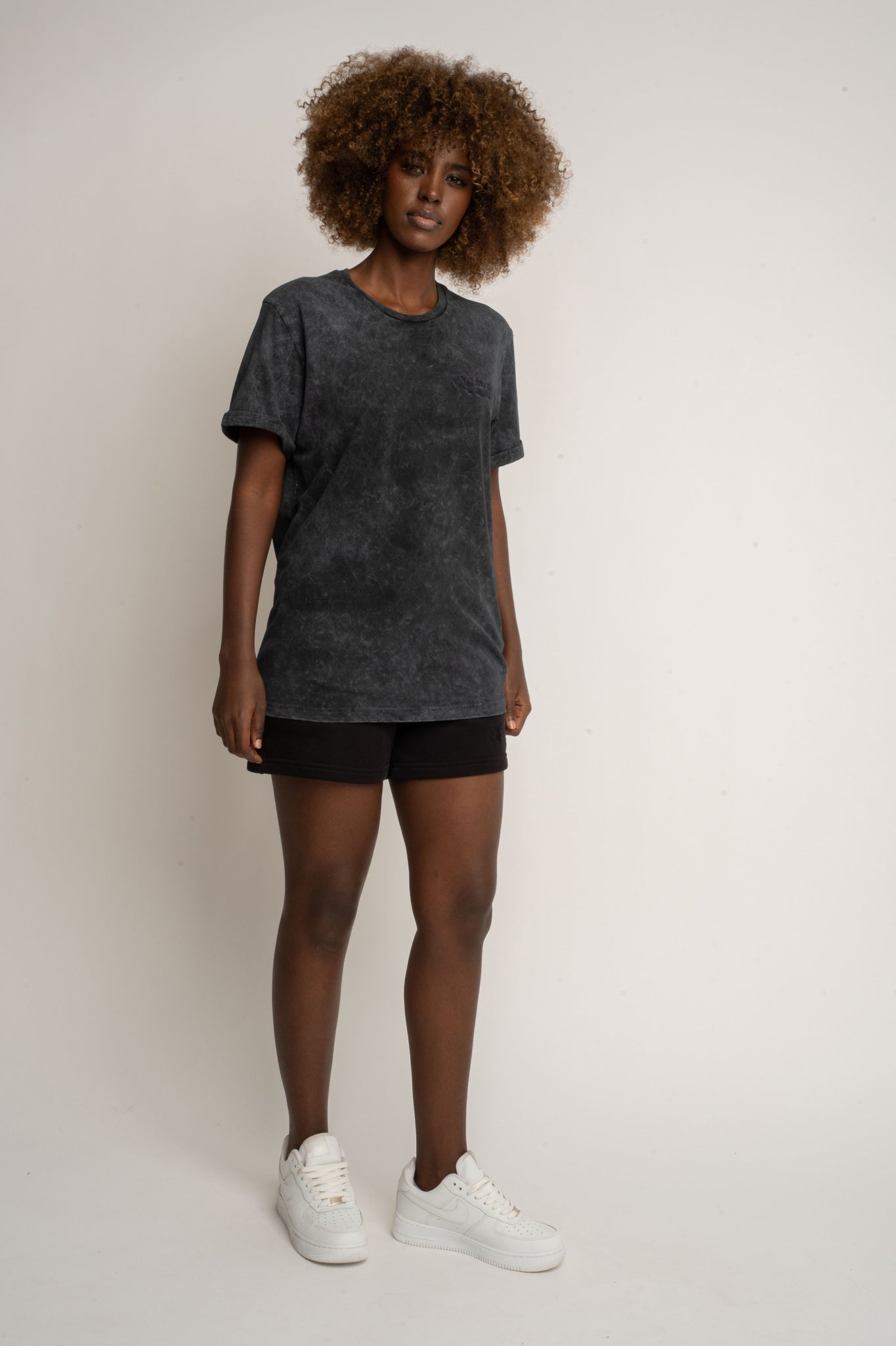 T-SHIRT Z EFEKTEM WASHED CZARNY - MOJAVE