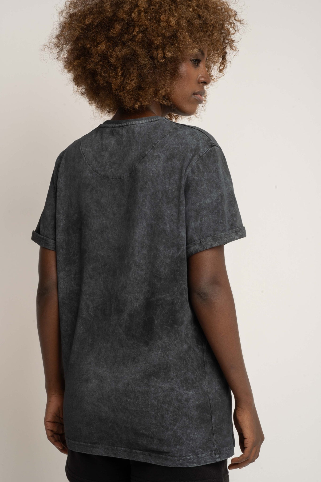 T-SHIRT Z EFEKTEM WASHED CZARNY - MOJAVE