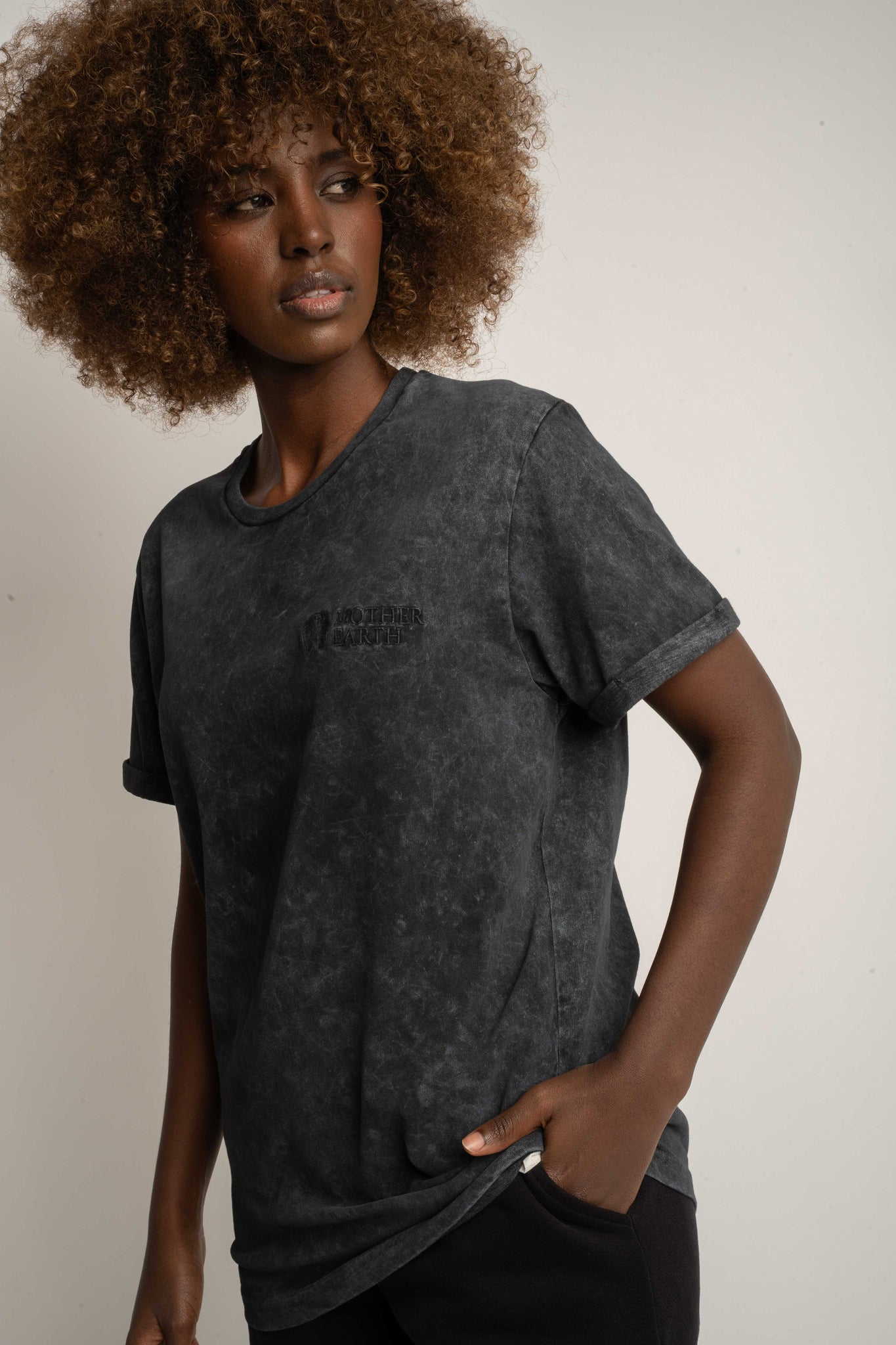 T-SHIRT Z EFEKTEM WASHED CZARNY - MOJAVE