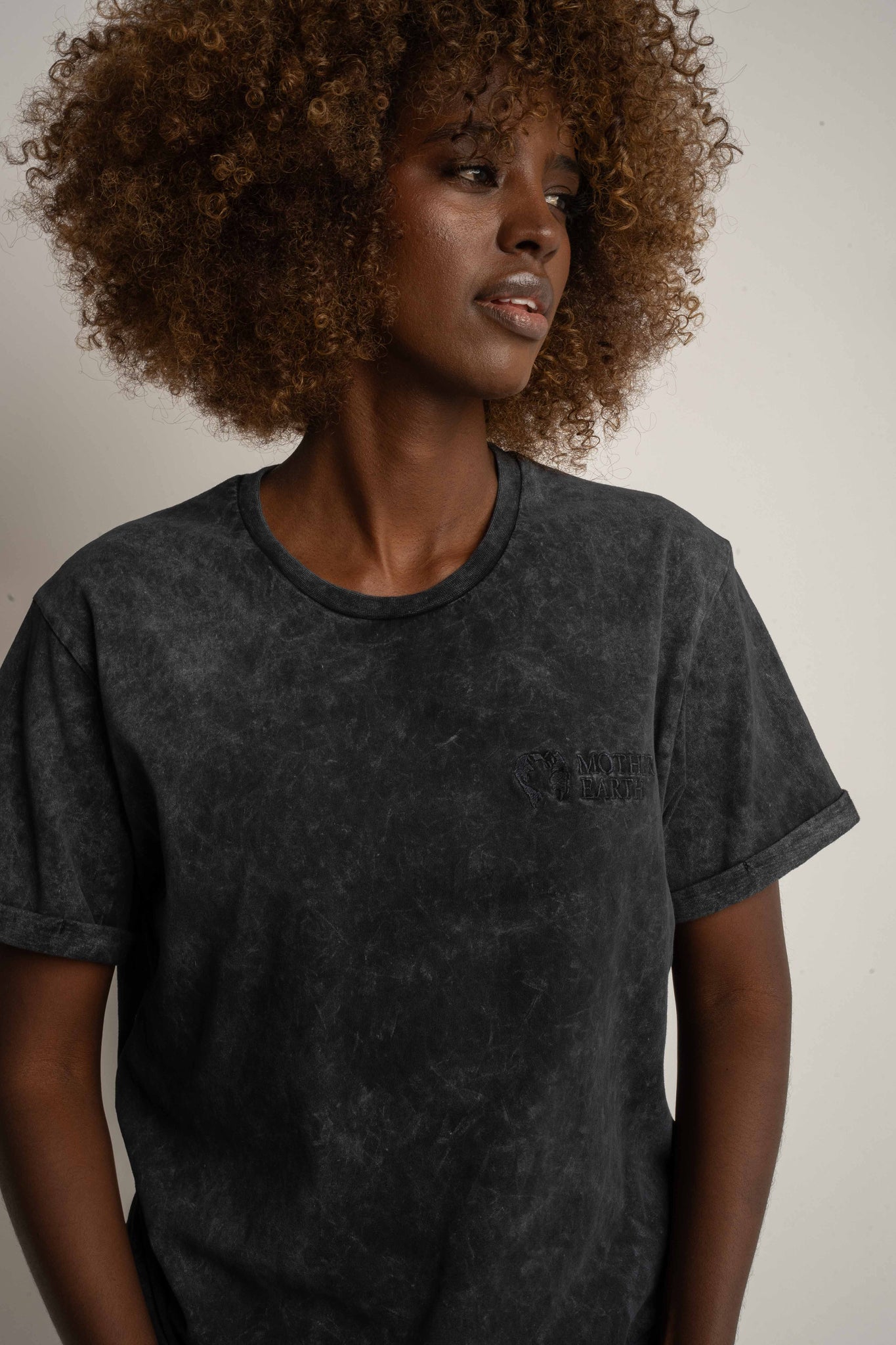 T-SHIRT Z EFEKTEM WASHED CZARNY - MOJAVE