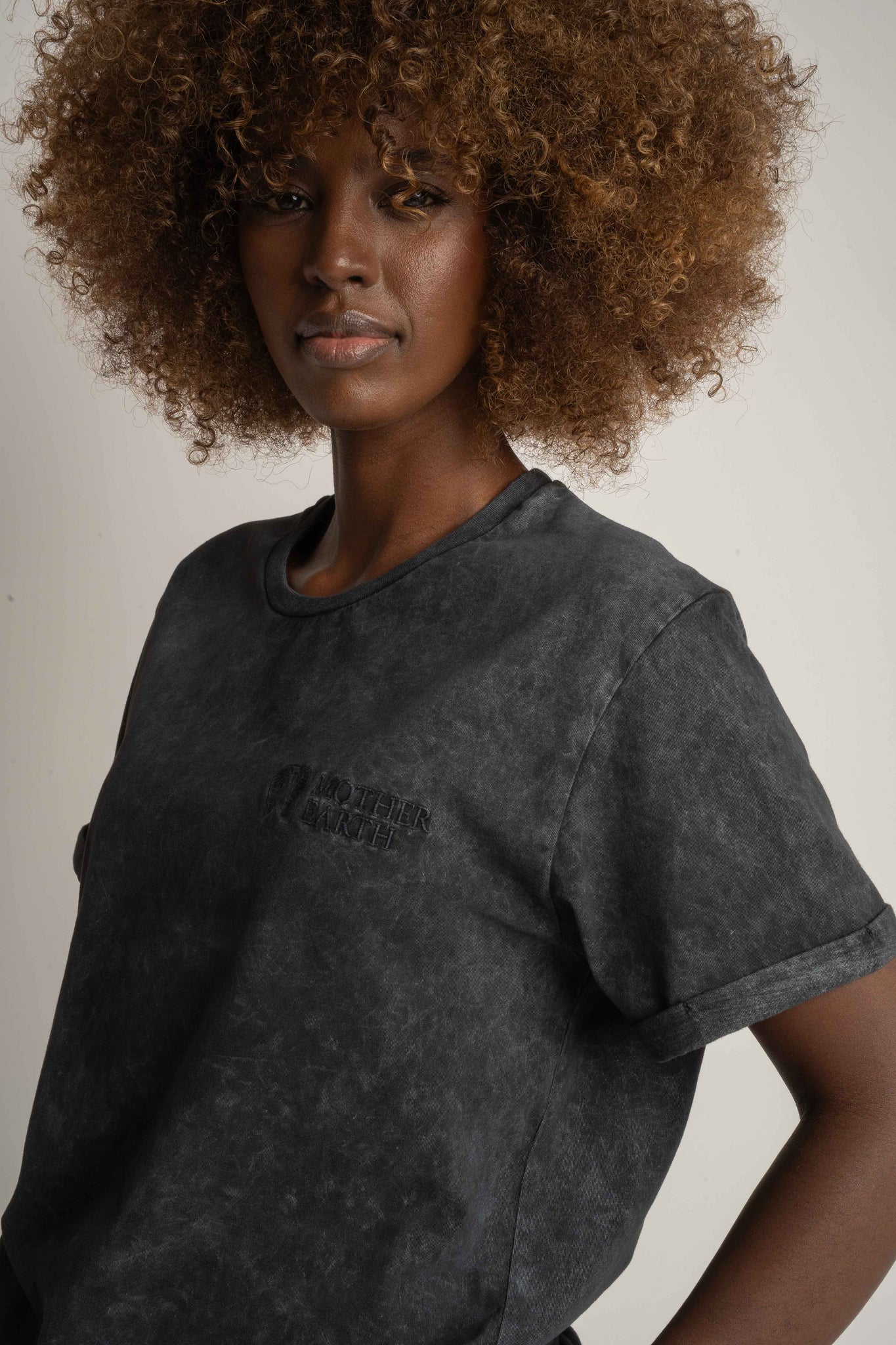 T-SHIRT Z EFEKTEM WASHED CZARNY - MOJAVE