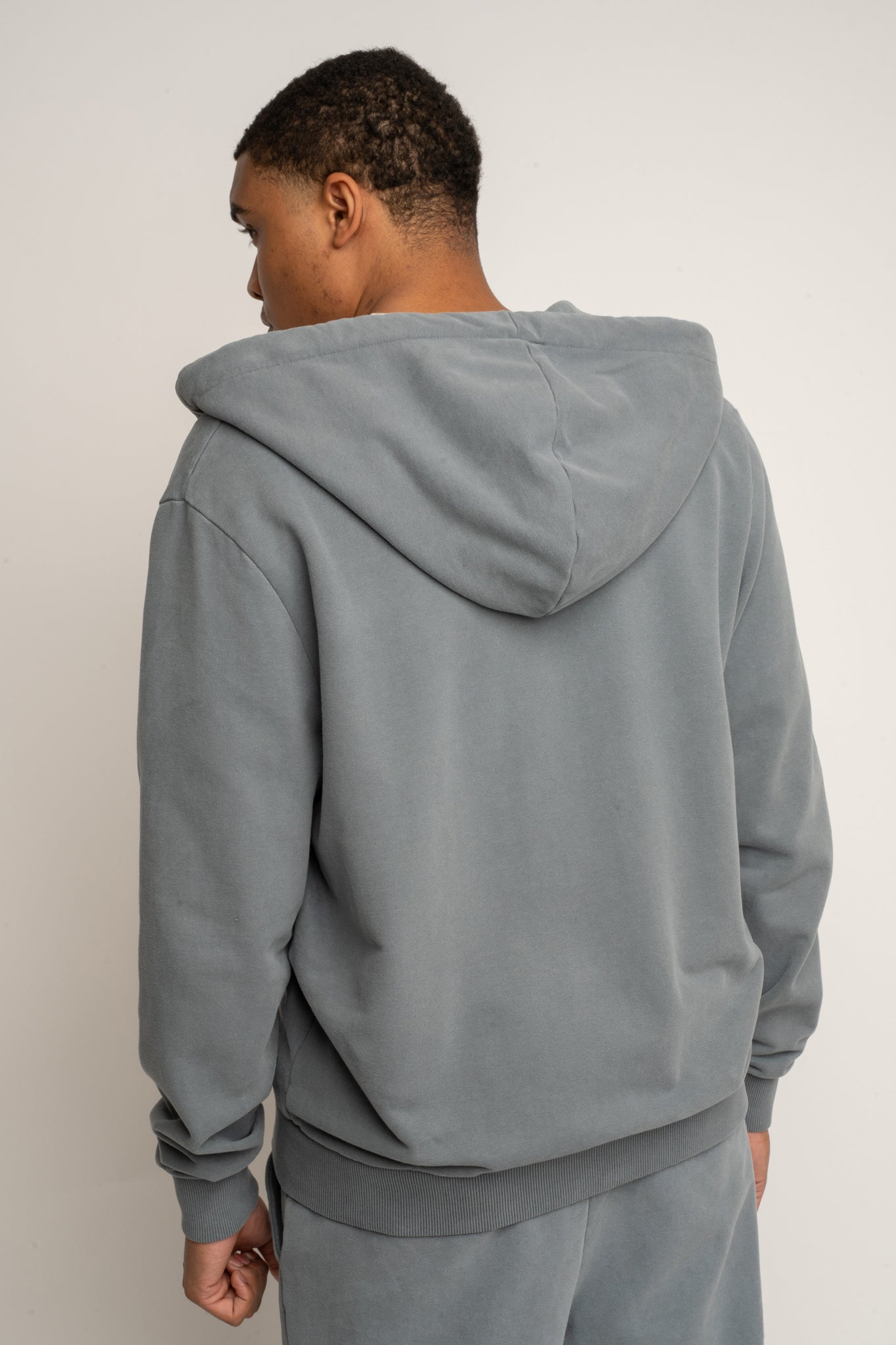 MĘSKA ROZPINANA BLUZA Z KAPTUREM Z EFEKTEM WASHED ANTRACYTOWA - STOCKHOLM