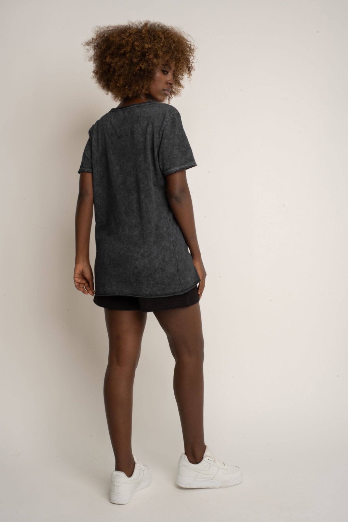 T-SHIRT Z EFEKTEM WASHED CZARNY - SEINE