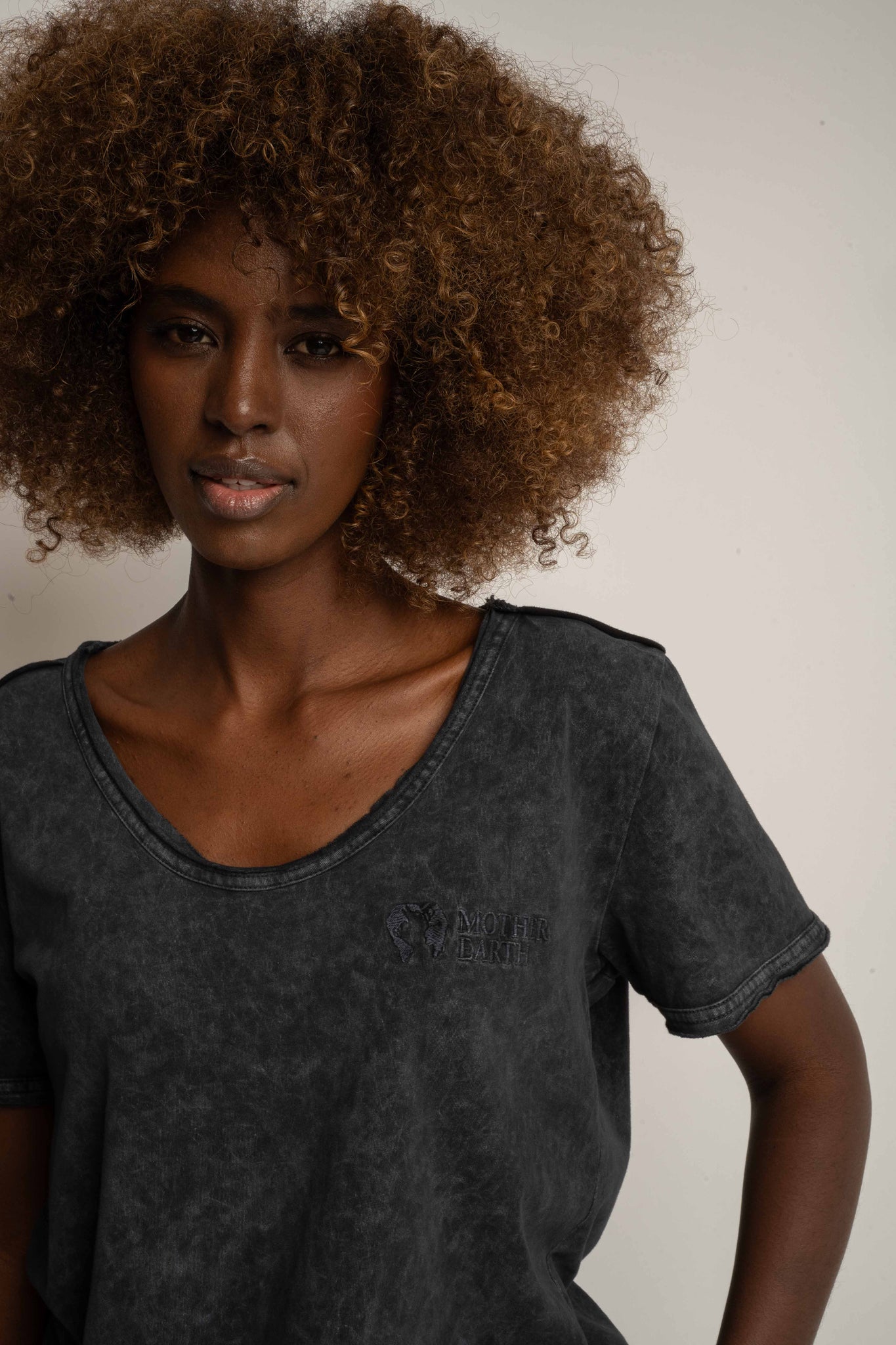 T-SHIRT Z EFEKTEM WASHED CZARNY - SEINE