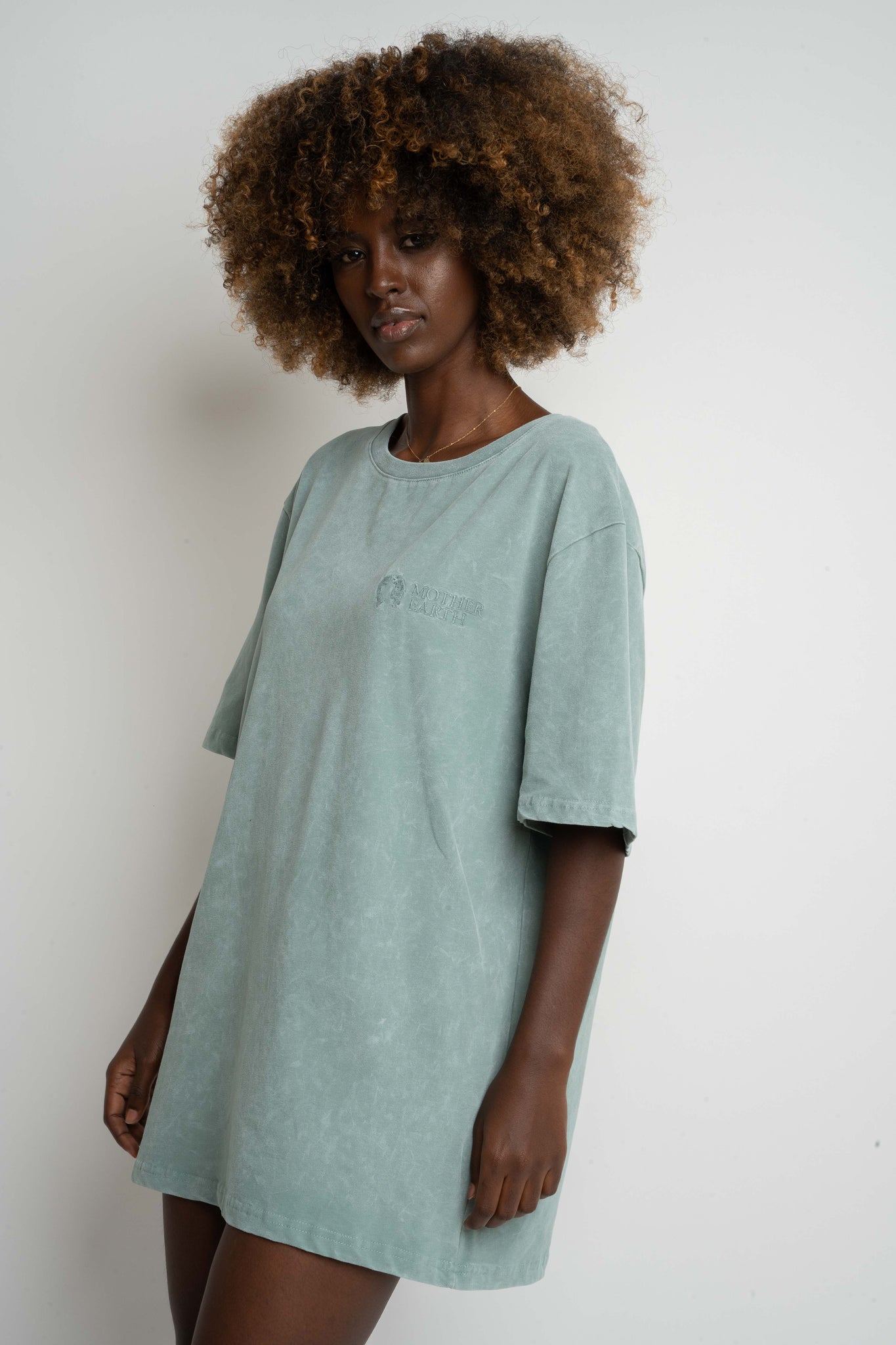 T-SHIRT DAMSKI Z EFEKTEM WASHED TURKUSOWY - ARETE