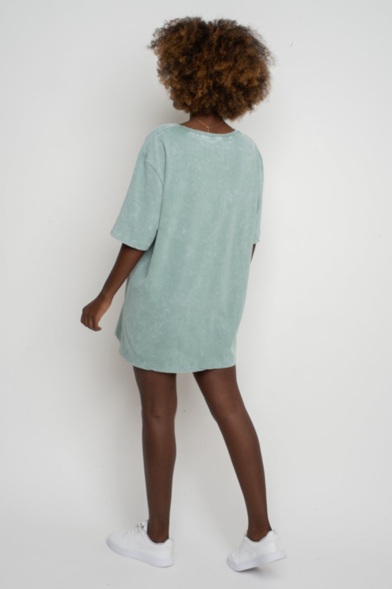 T-SHIRT DAMSKI Z EFEKTEM WASHED TURKUSOWY - ARETE