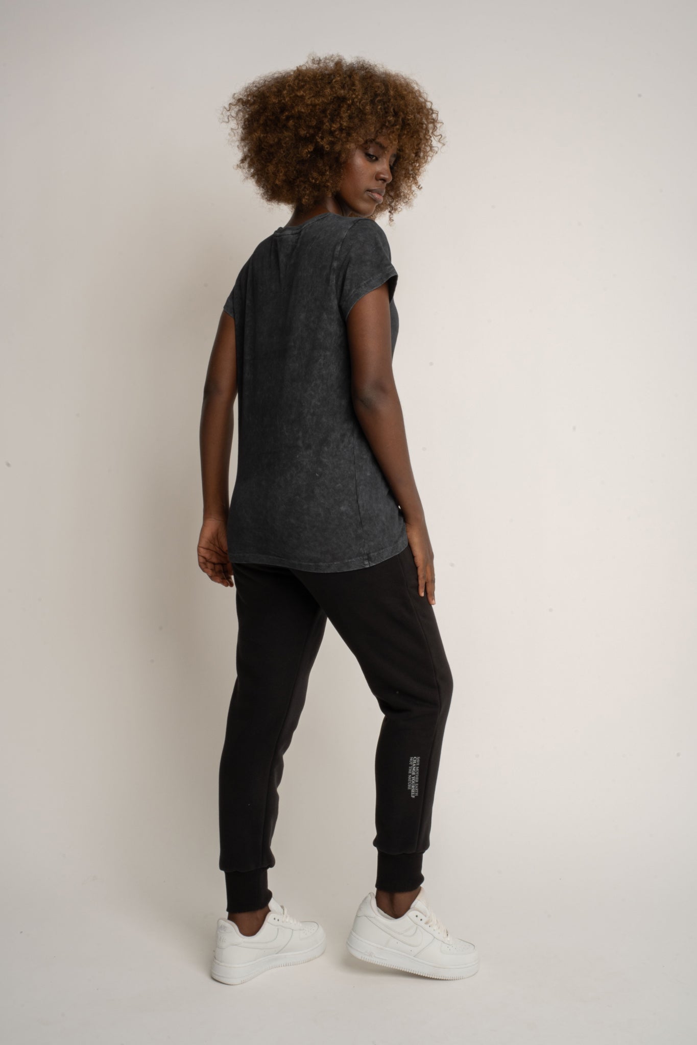 T-SHIRT Z EFEKTEM WASHED CZARNY - YUKON