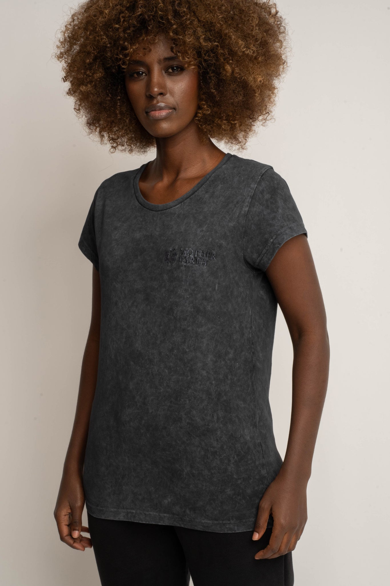 T-SHIRT Z EFEKTEM WASHED CZARNY - YUKON
