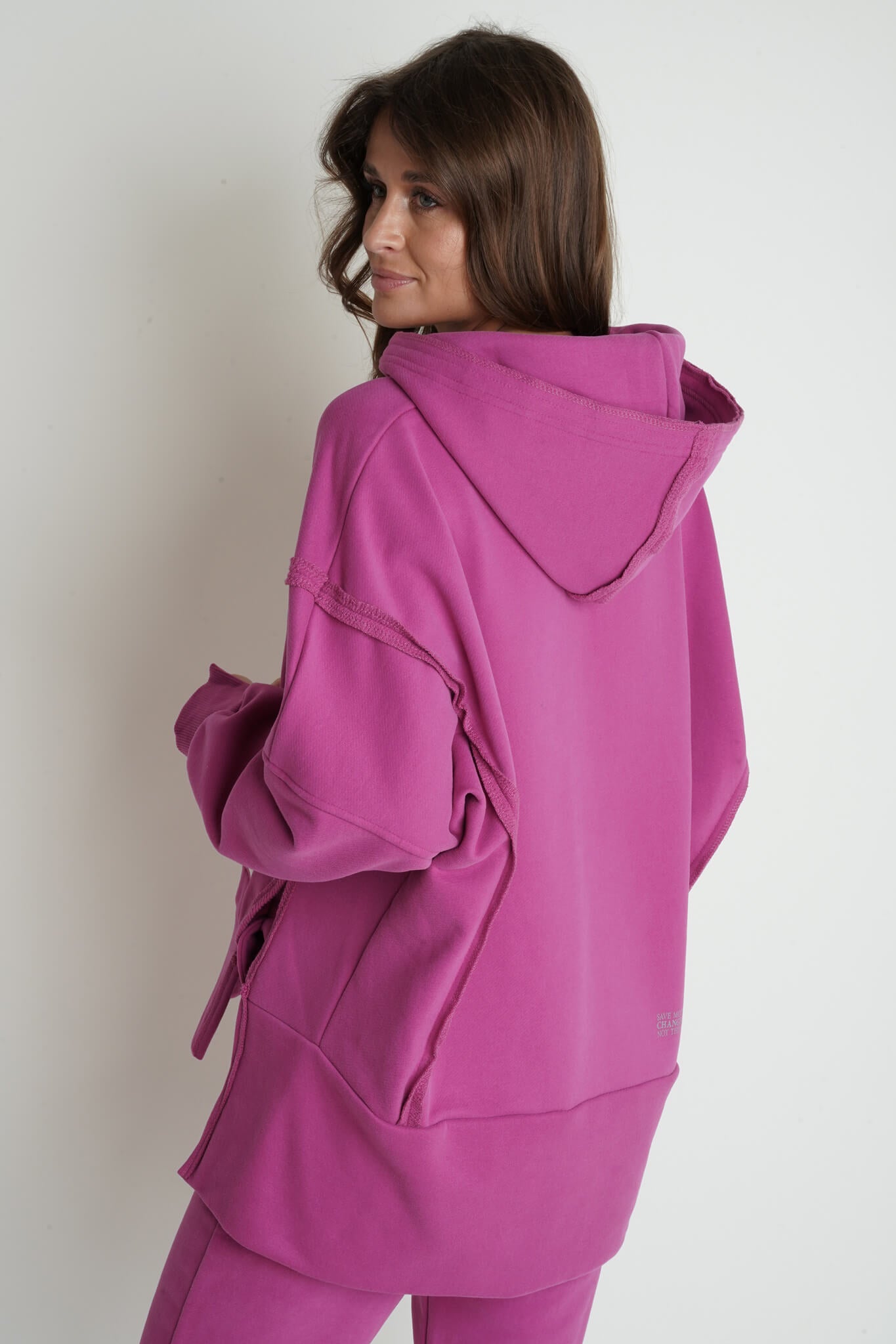 damska bluza z kapturem.