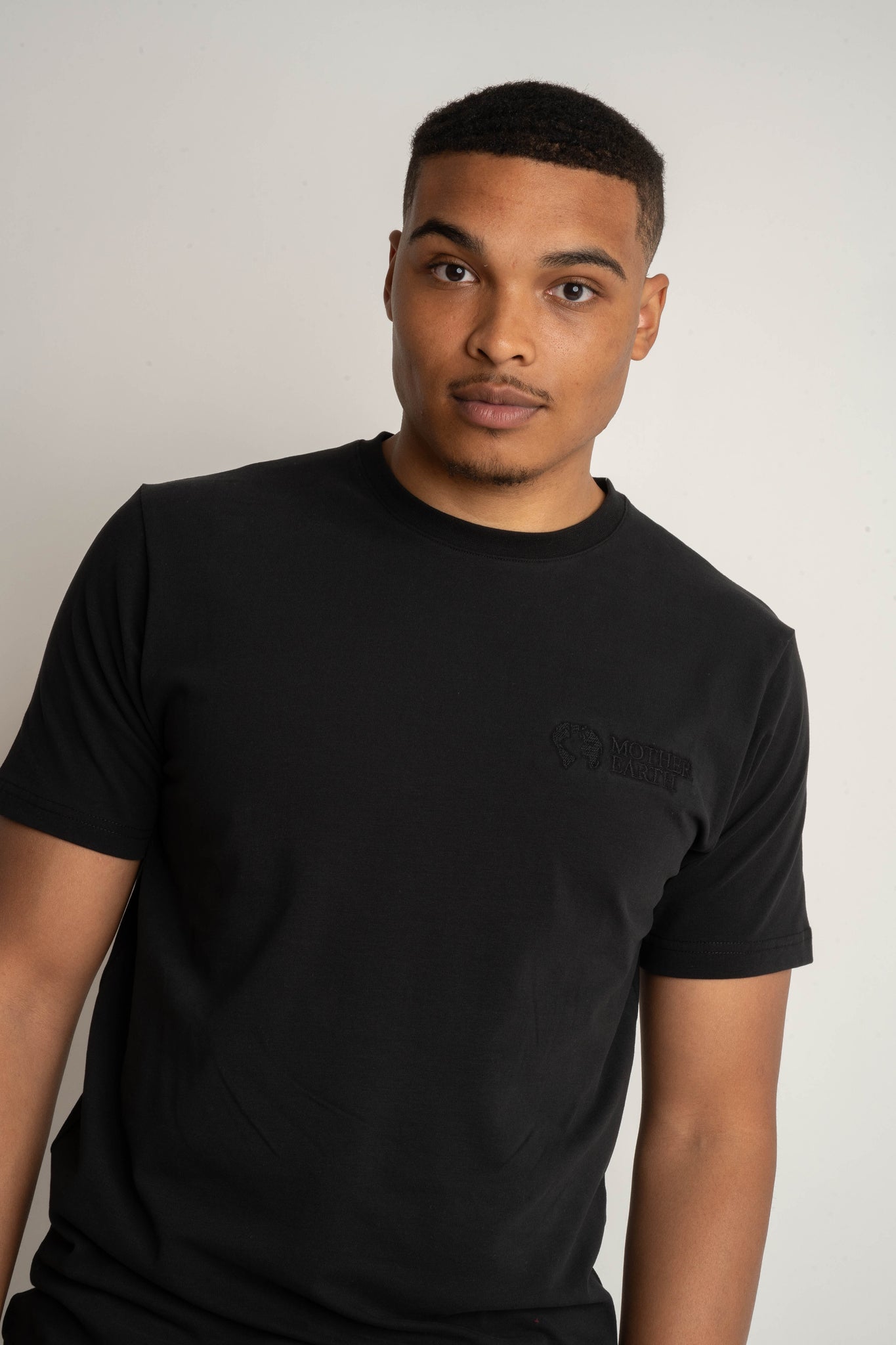 MEN'S BLACK T-SHIRT - EVEREST
