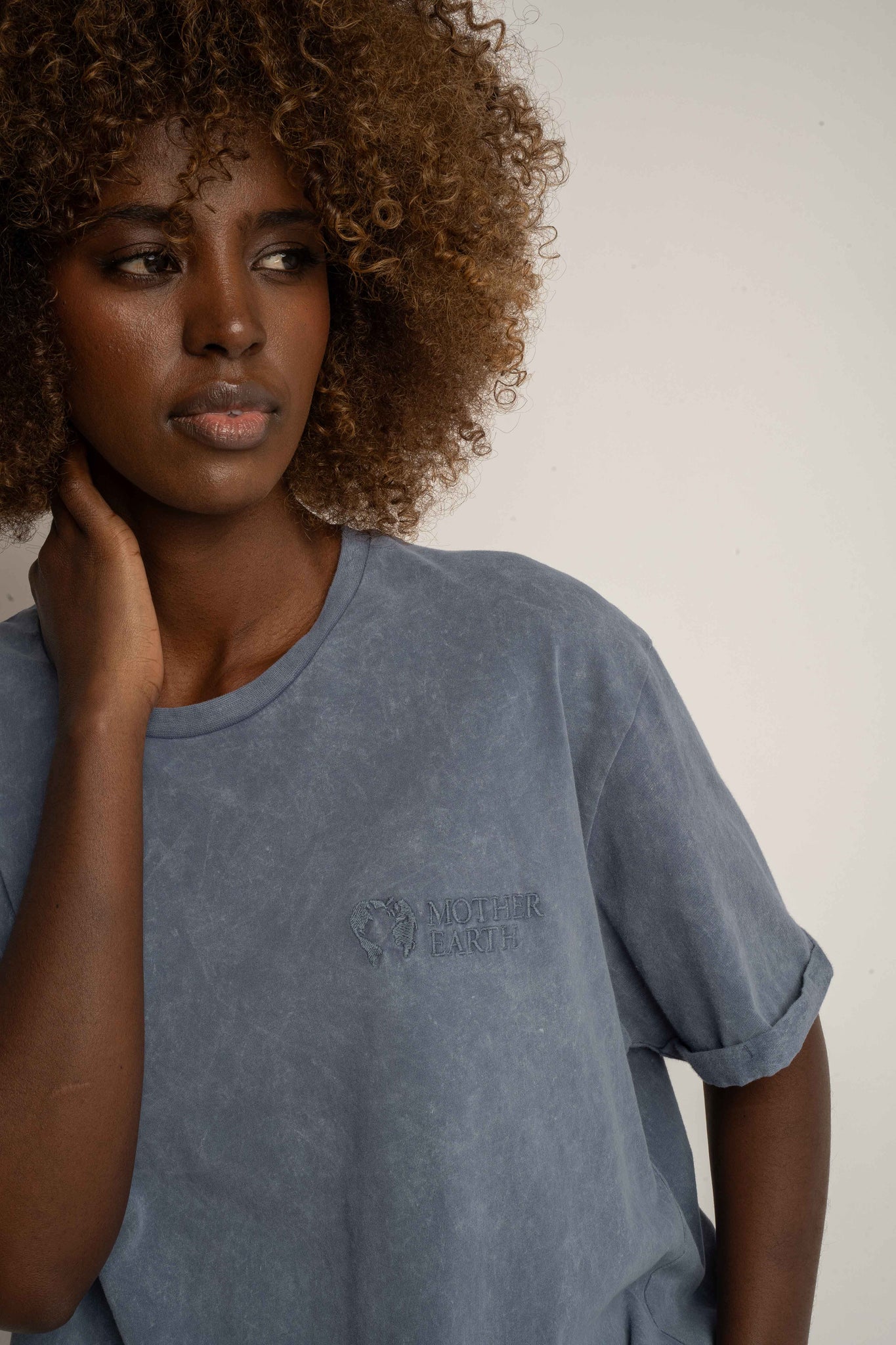 T-SHIRT Z EFEKTEM WASHED GRANATOWY - MOJAVE