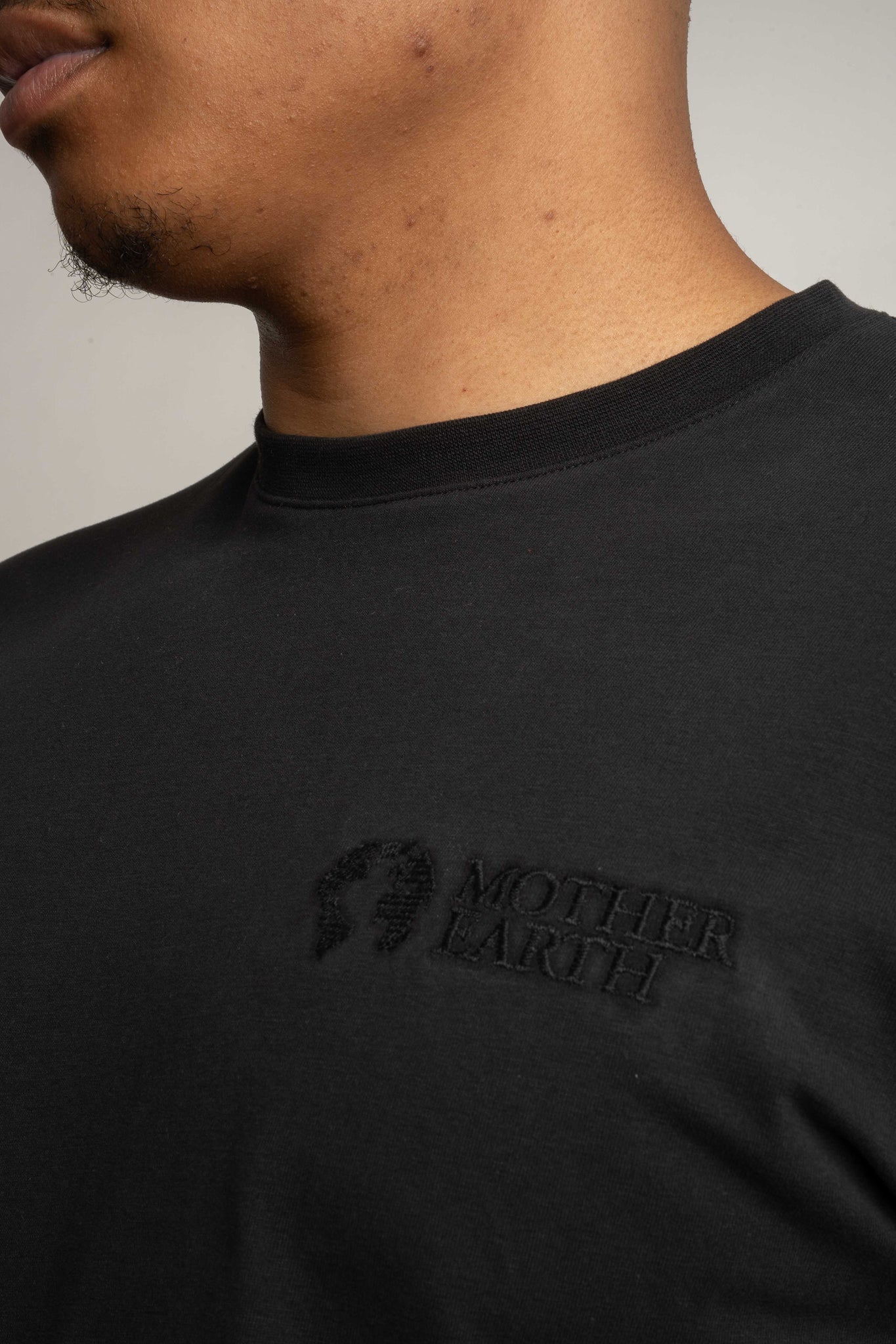 MEN'S BLACK T-SHIRT - EVEREST
