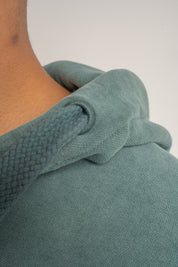 MĘSKA ROZPINANA BLUZA Z KAPTUREM Z EFEKTEM WASHED ZIELONA – STOCKHOLM