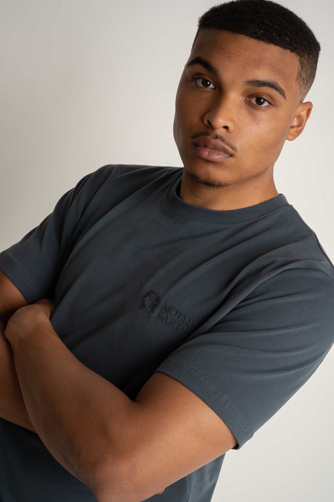 MEN'S GRAPHITE T-SHIRT - EVEREST