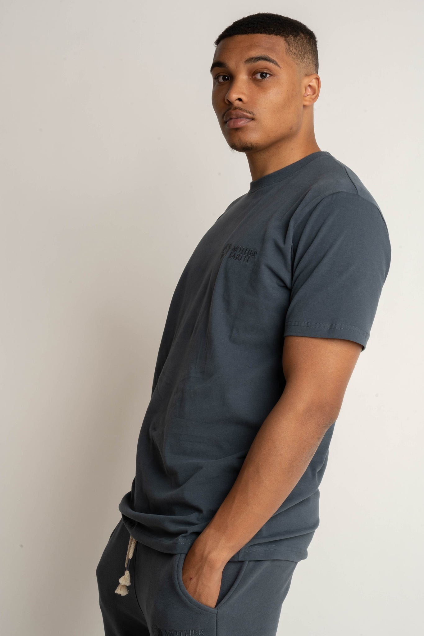 MEN'S GRAPHITE T-SHIRT - EVEREST