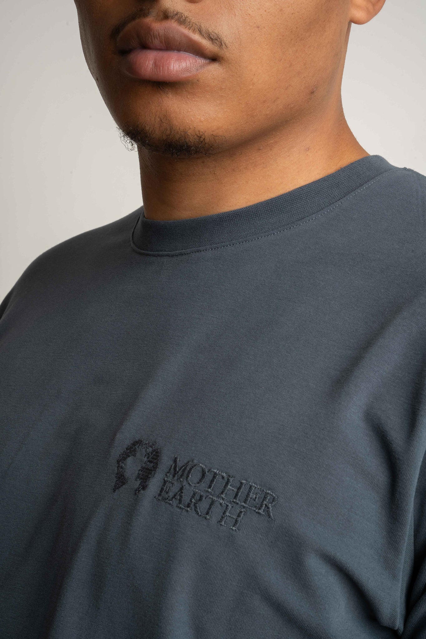 MEN'S GRAPHITE T-SHIRT - EVEREST