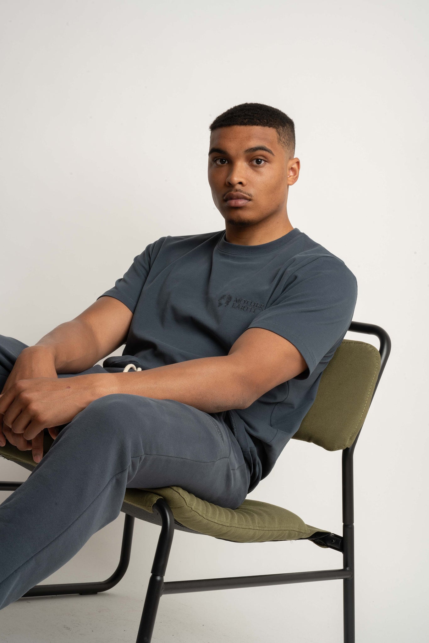MEN'S GRAPHITE T-SHIRT - EVEREST