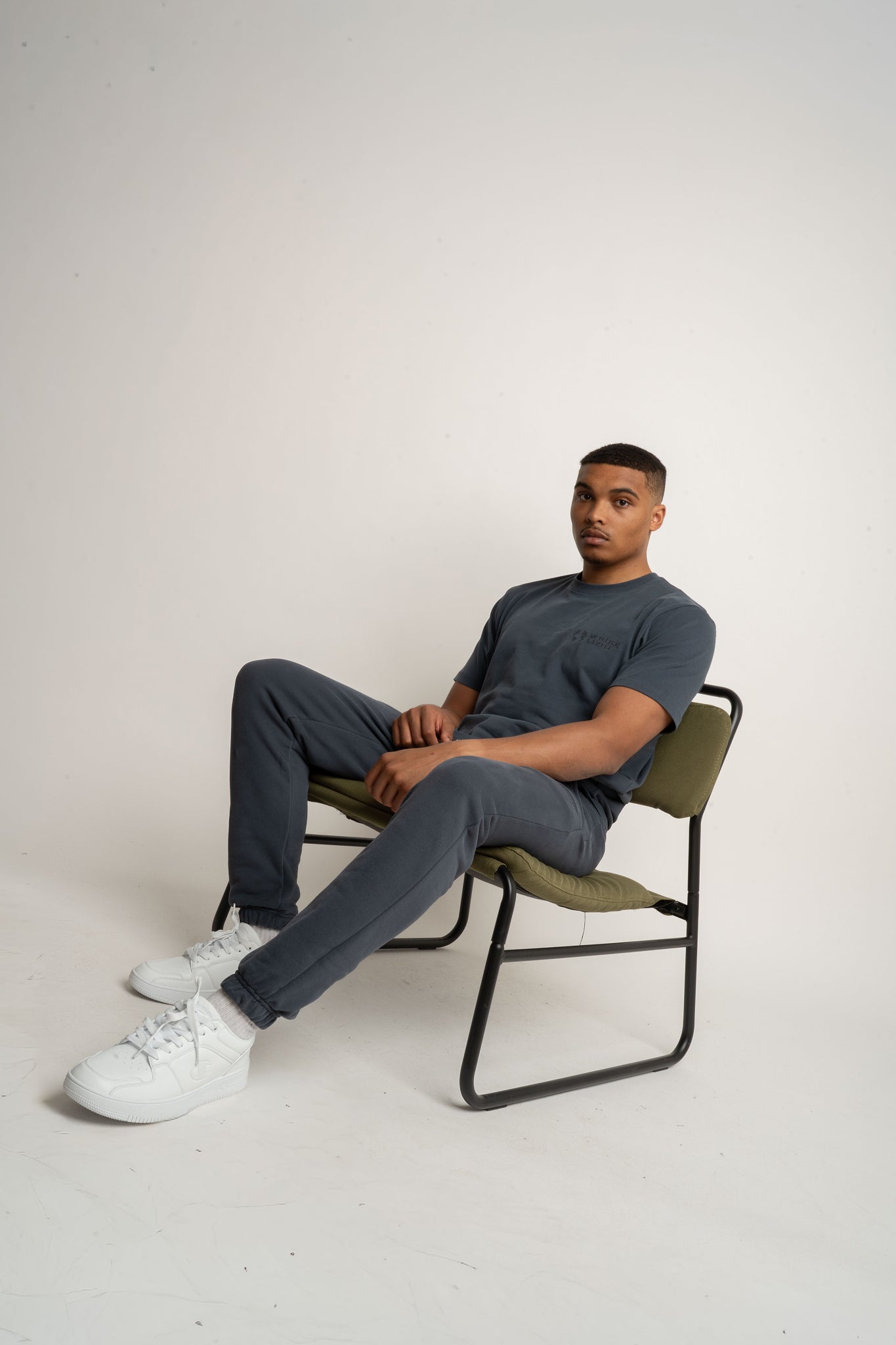 MEN'S GRAPHITE T-SHIRT - EVEREST