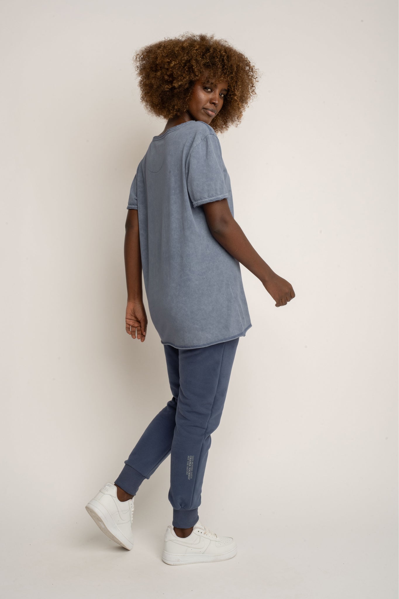 T-SHIRT Z EFEKTEM WASHED GRANATOWY - SEINE