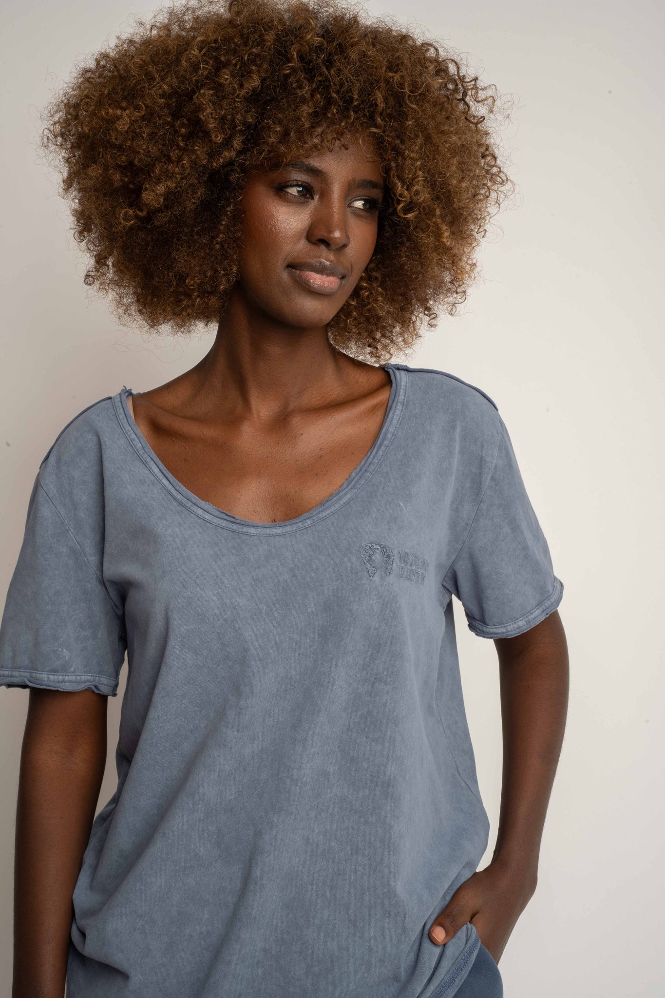 T-SHIRT Z EFEKTEM WASHED GRANATOWY - SEINE