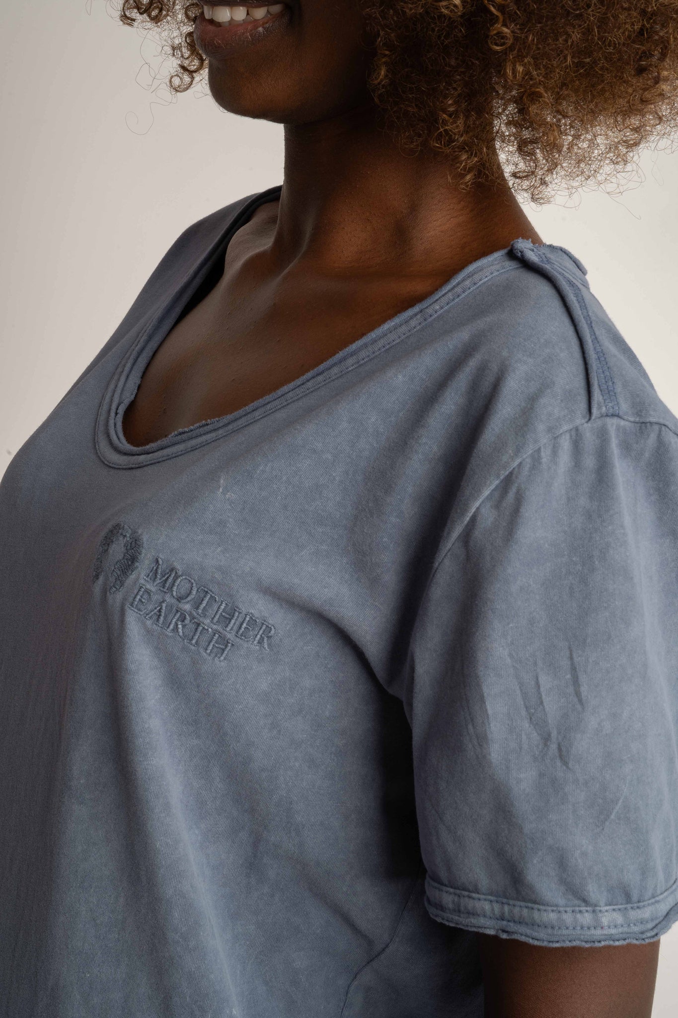 T-SHIRT Z EFEKTEM WASHED GRANATOWY - SEINE