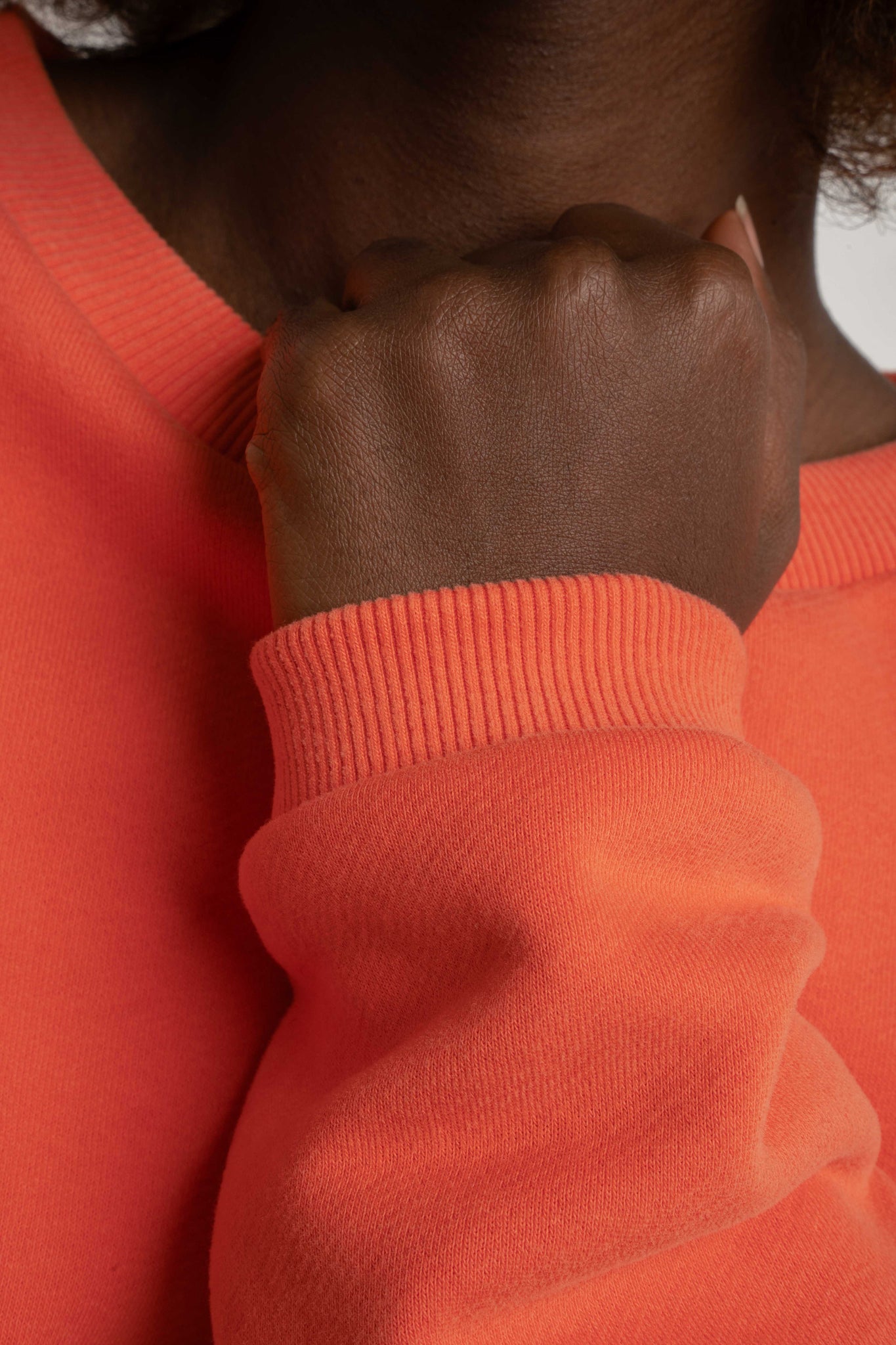 BLUZA O KROJU REGULAR FIT Z DŁUŻSZYM TYŁEM PUMPKIN POMARAŃCZOWA - COOK