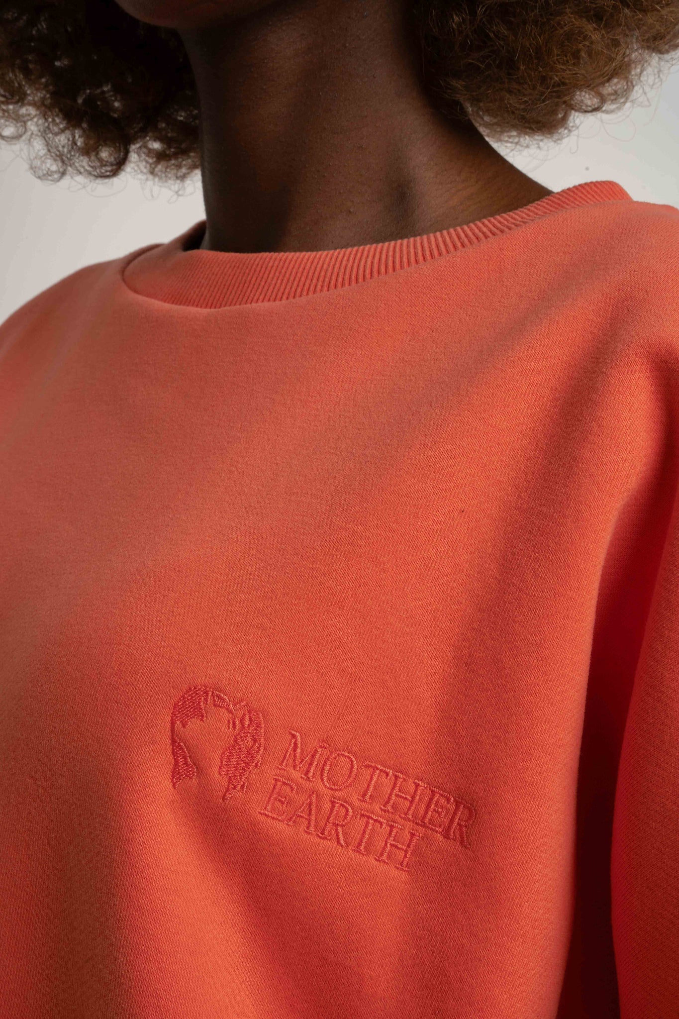 BLUZA O KROJU REGULAR FIT Z DŁUŻSZYM TYŁEM PUMPKIN POMARAŃCZOWA - COOK