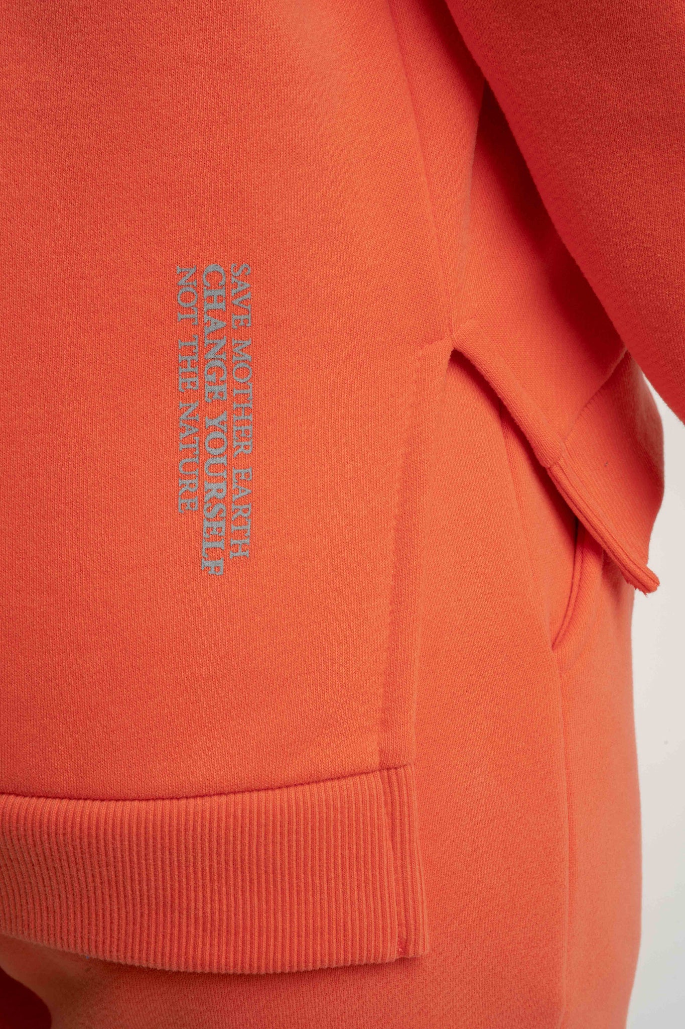 BLUZA O KROJU REGULAR FIT Z DŁUŻSZYM TYŁEM PUMPKIN POMARAŃCZOWA - COOK