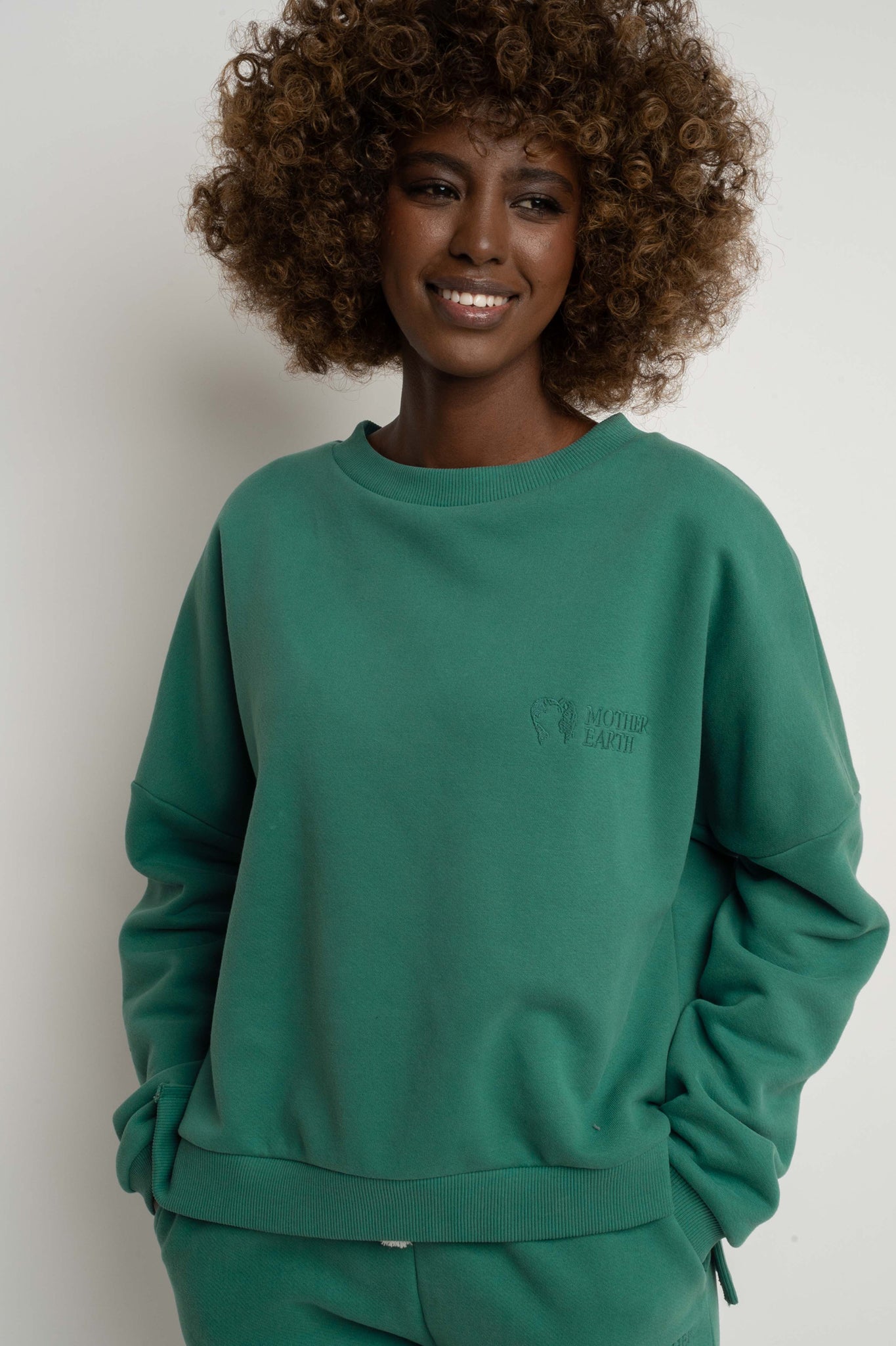 BLUZA O KROJU REGULAR FIT Z DŁUŻSZYM TYŁEM ZIELONA - COOK