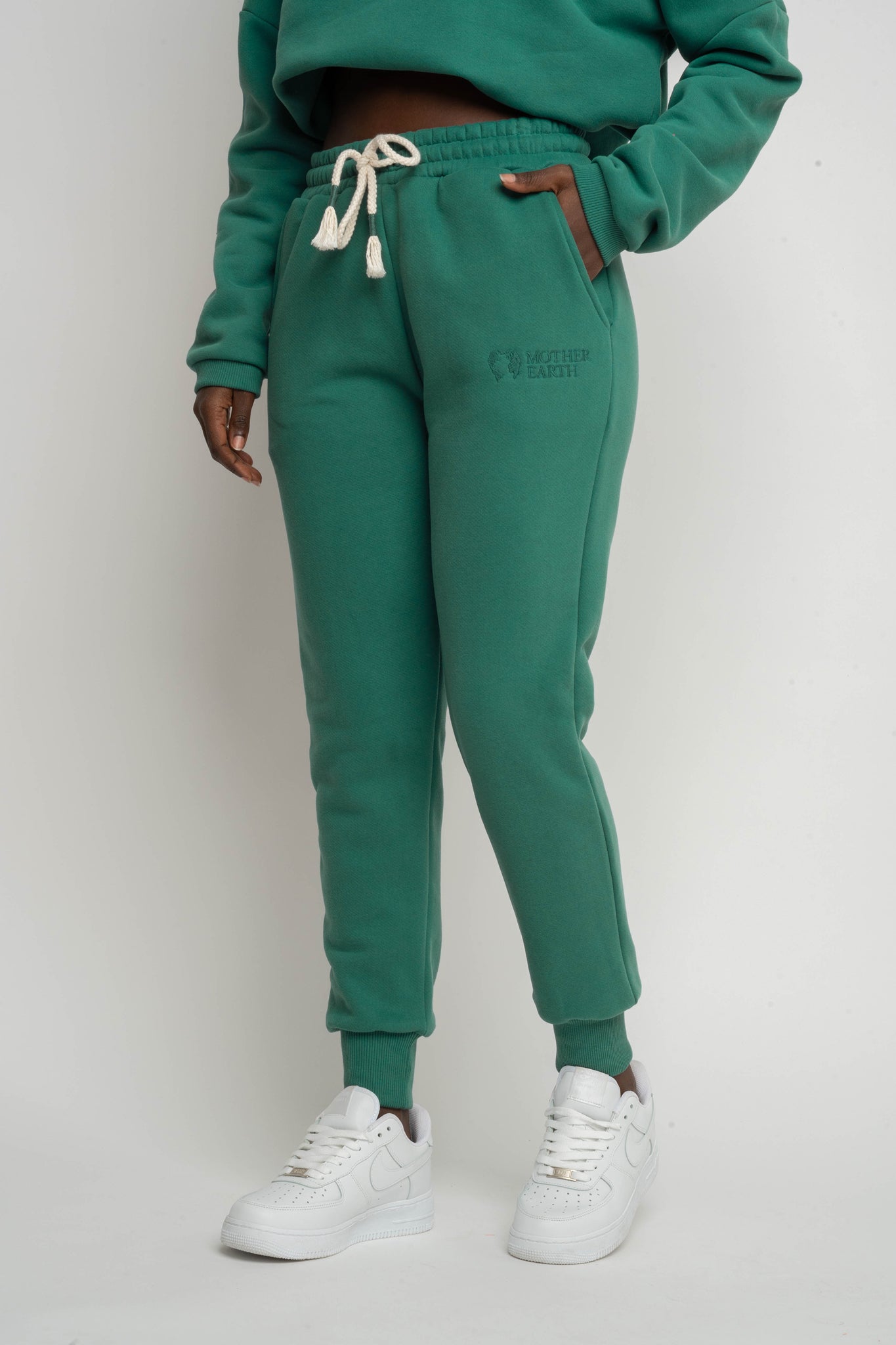 SPODNIE DRESOWE TYPU JOGGER ZIELONE - BEGERA