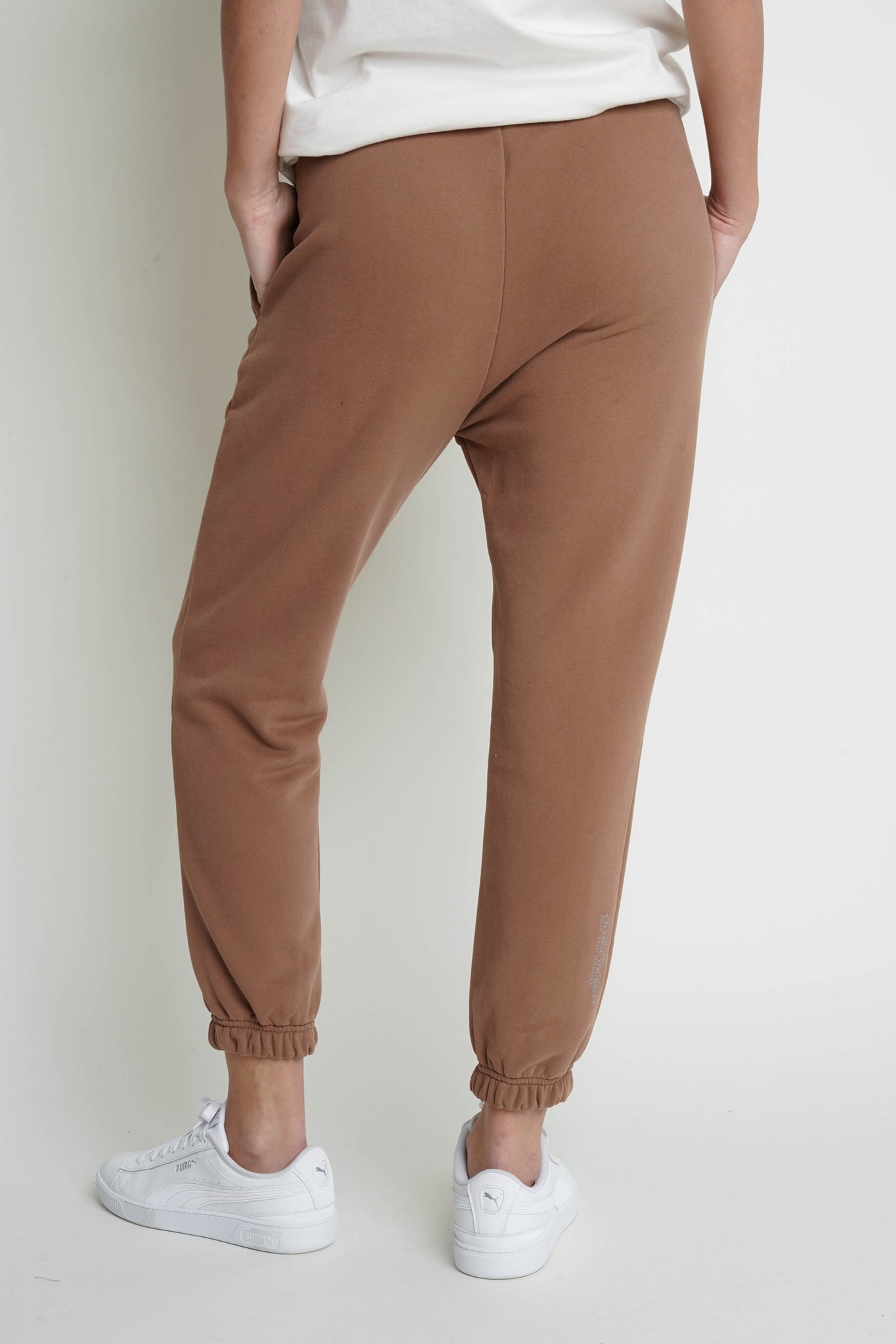 damskie spodnie dresowe.