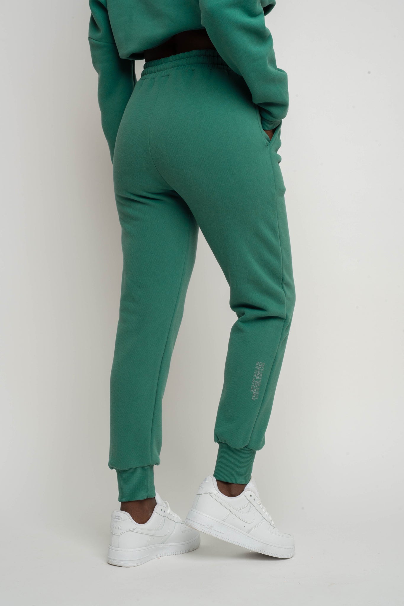 SPODNIE DRESOWE TYPU JOGGER ZIELONE - BEGERA