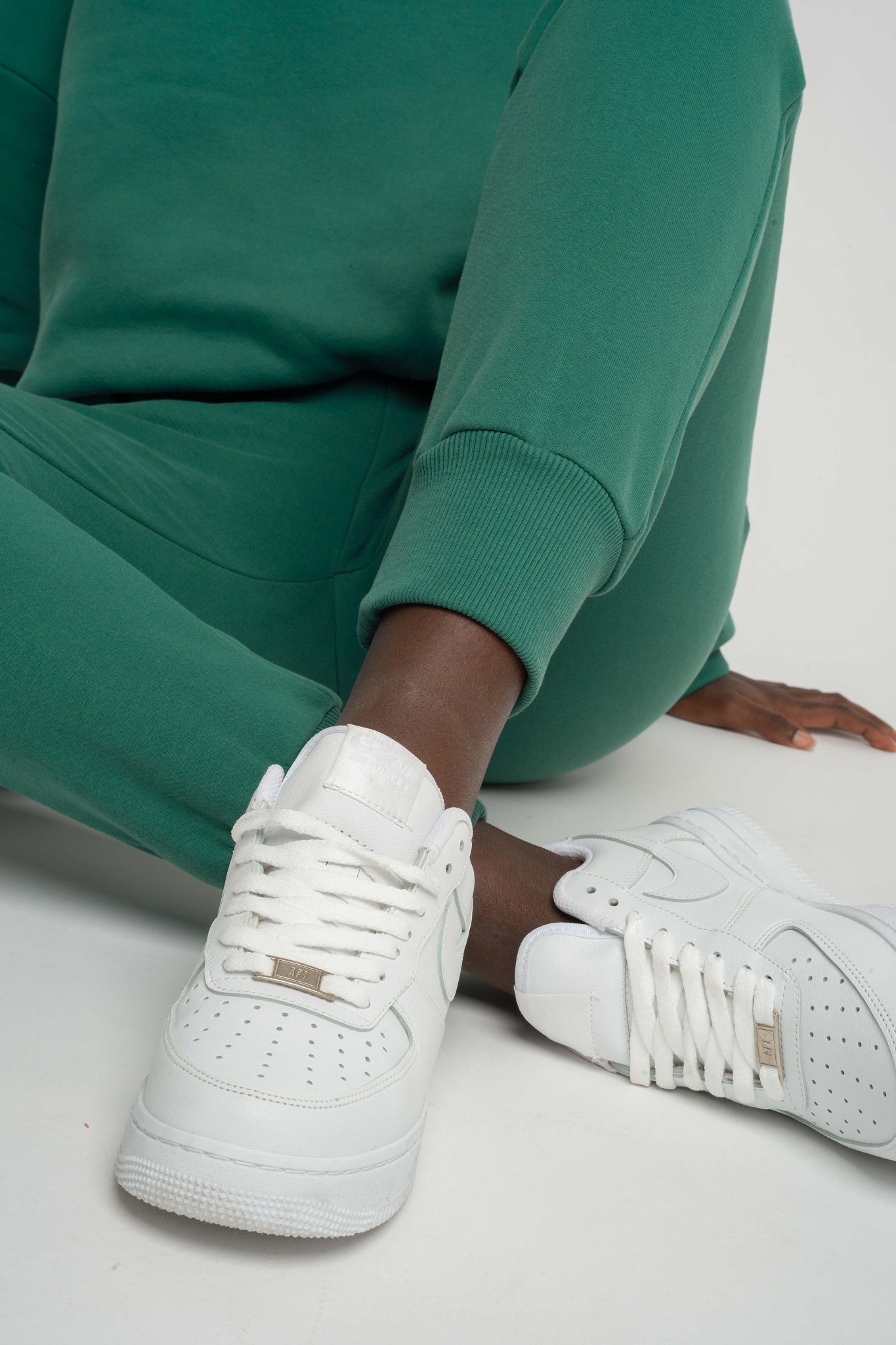 SPODNIE DRESOWE TYPU JOGGER ZIELONE - BEGERA