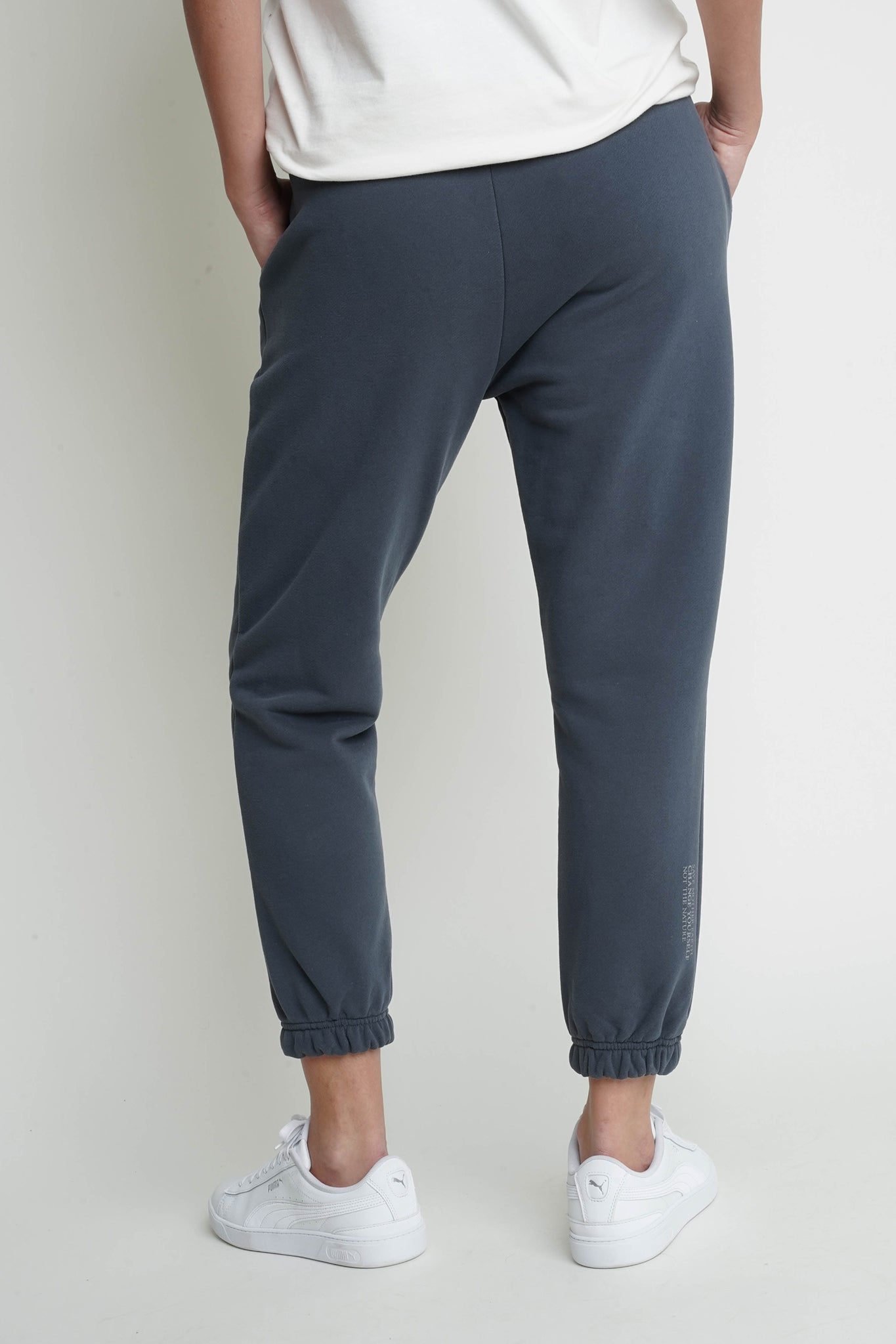 oversizowe spodnie dresowe.