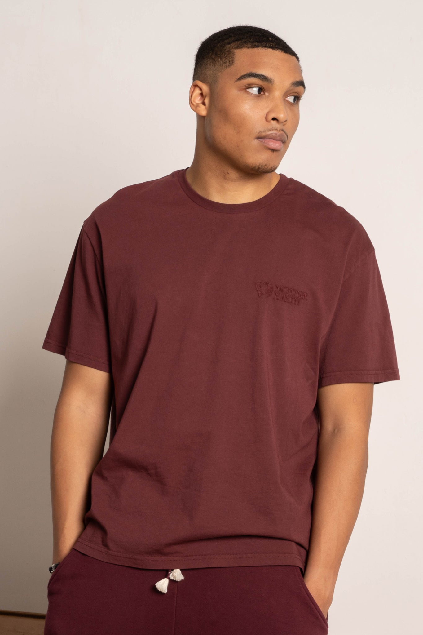 T-SHIRT OVERSIZE Z DELIKATNYM EFEKTEM SPRANIA BORDOWY - MOROTAI