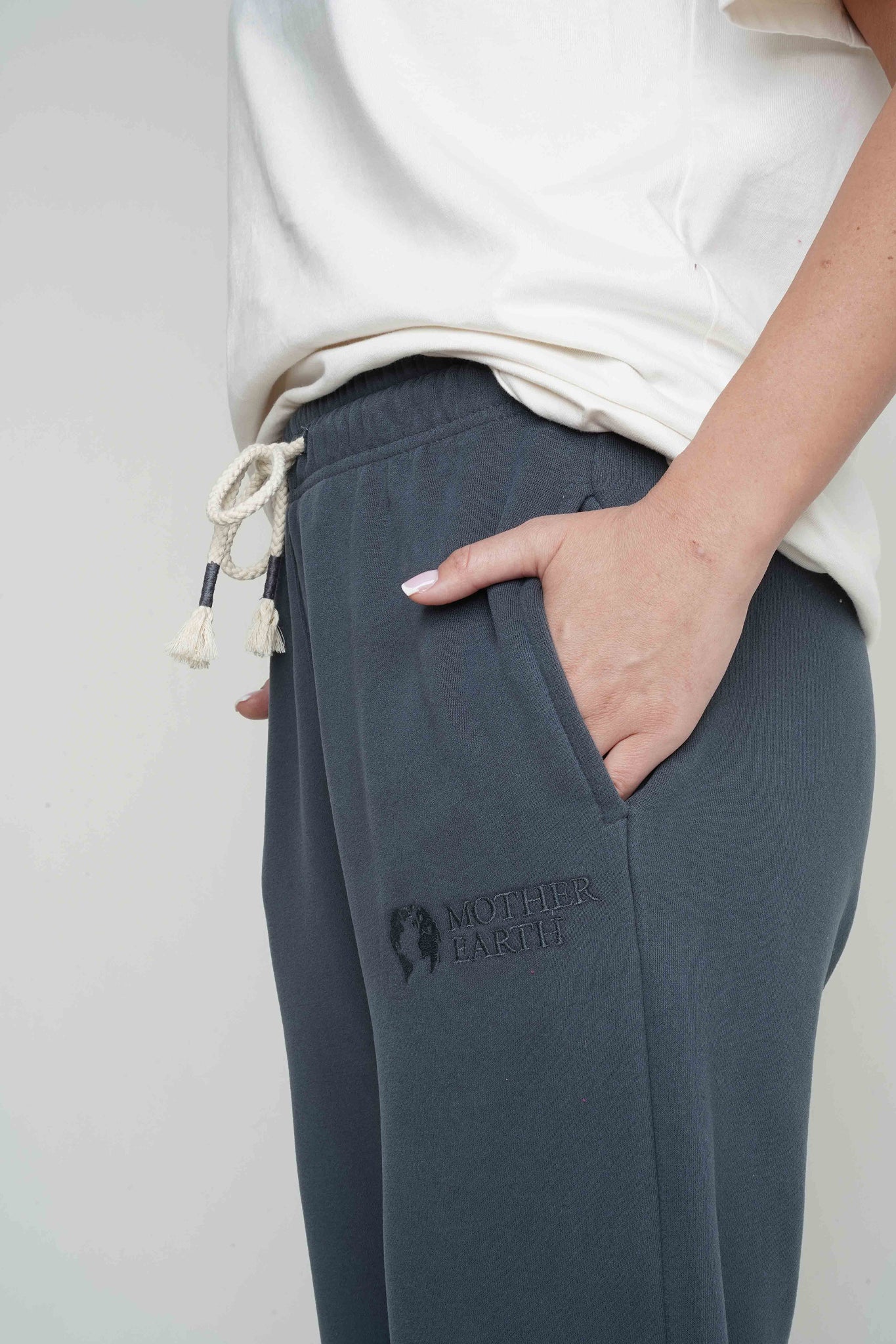 oversizowe spodnie dresowe.