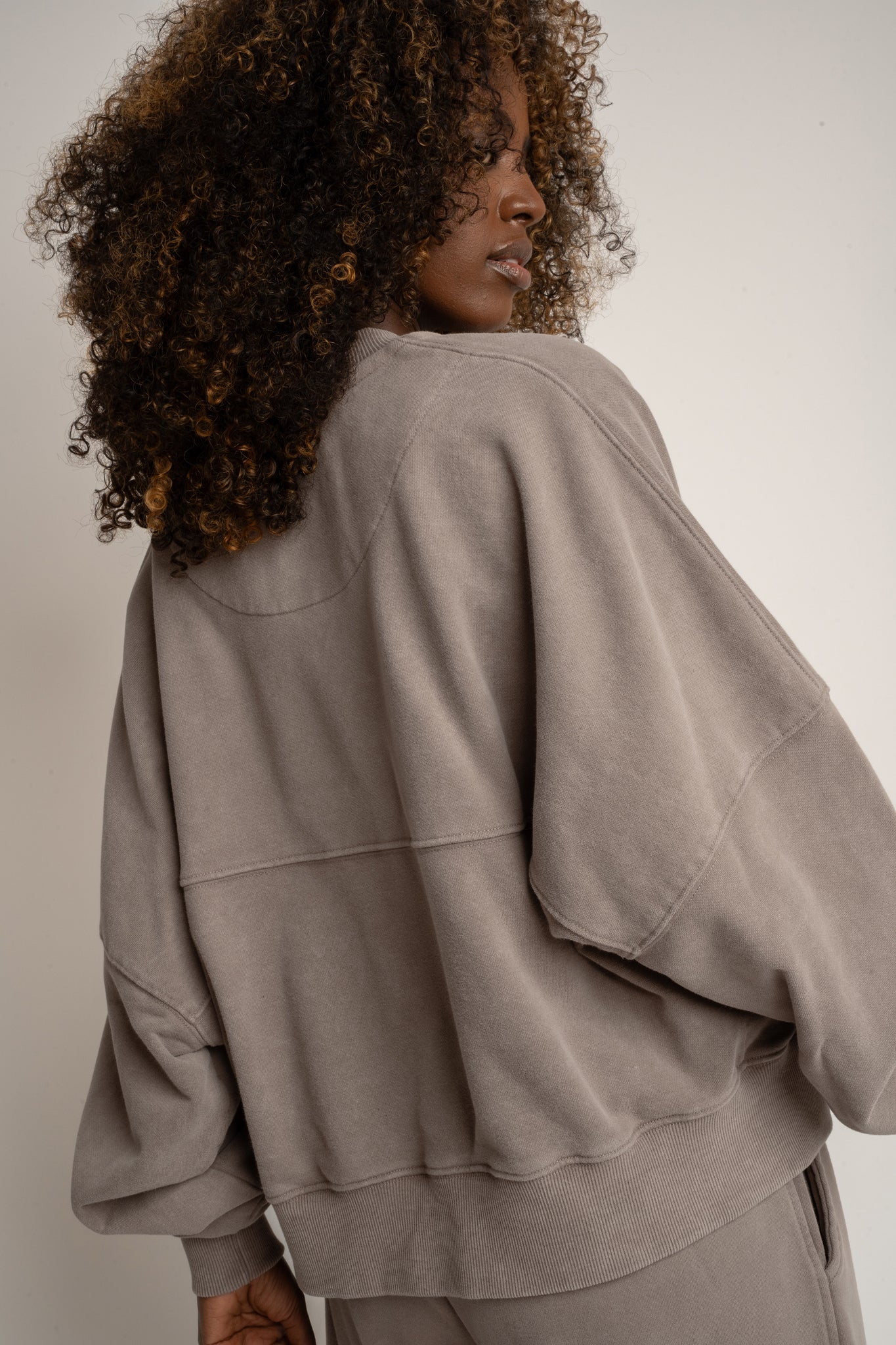 BLUZA Z EFEKTEM WASHED MOCCA - ALESUND