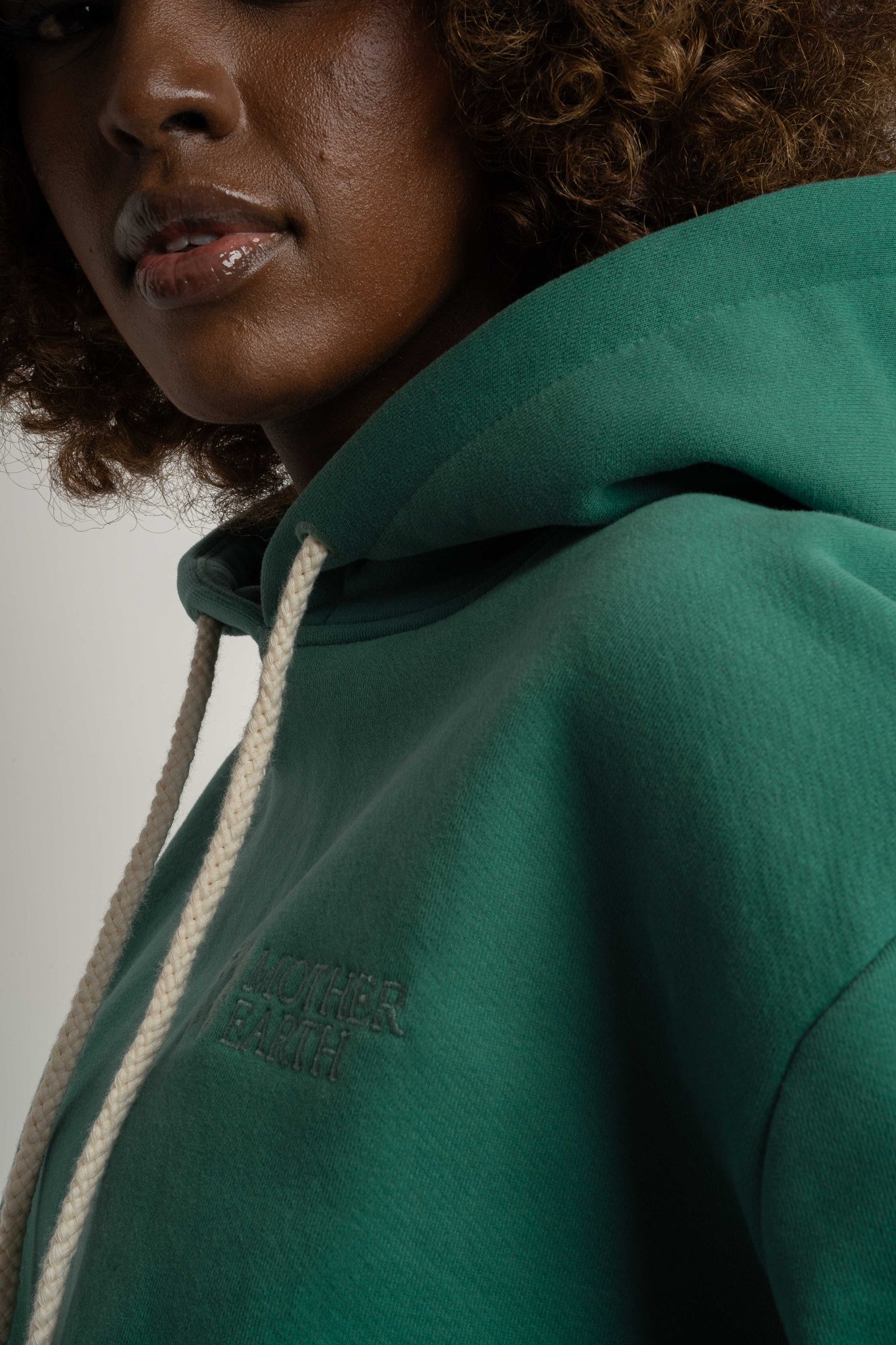 FOREST GREEN HOODIE - MOHELI