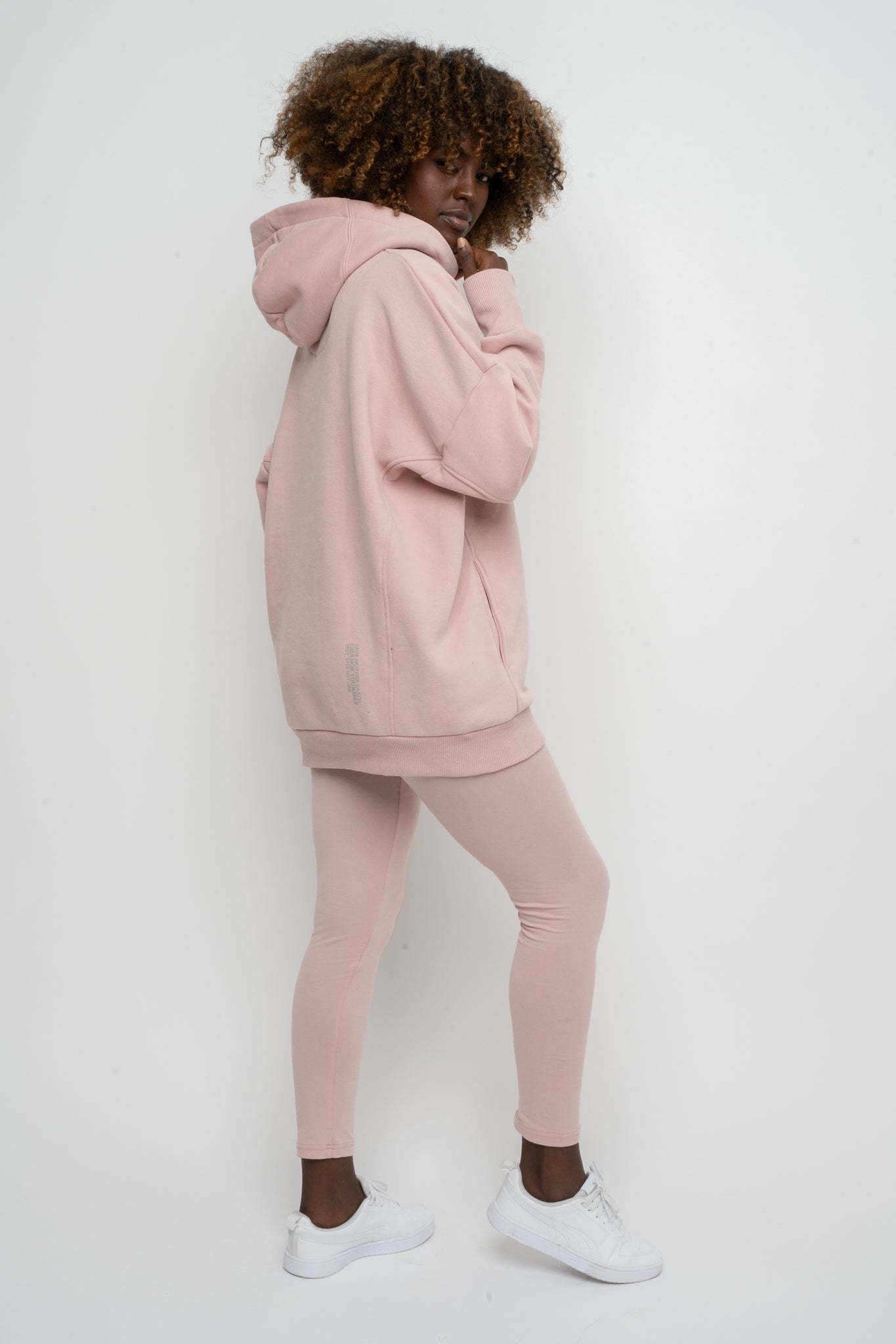 BLUZA OVERSIZE Z KAPTUREM JASNORÓŻOWA - EGERIA