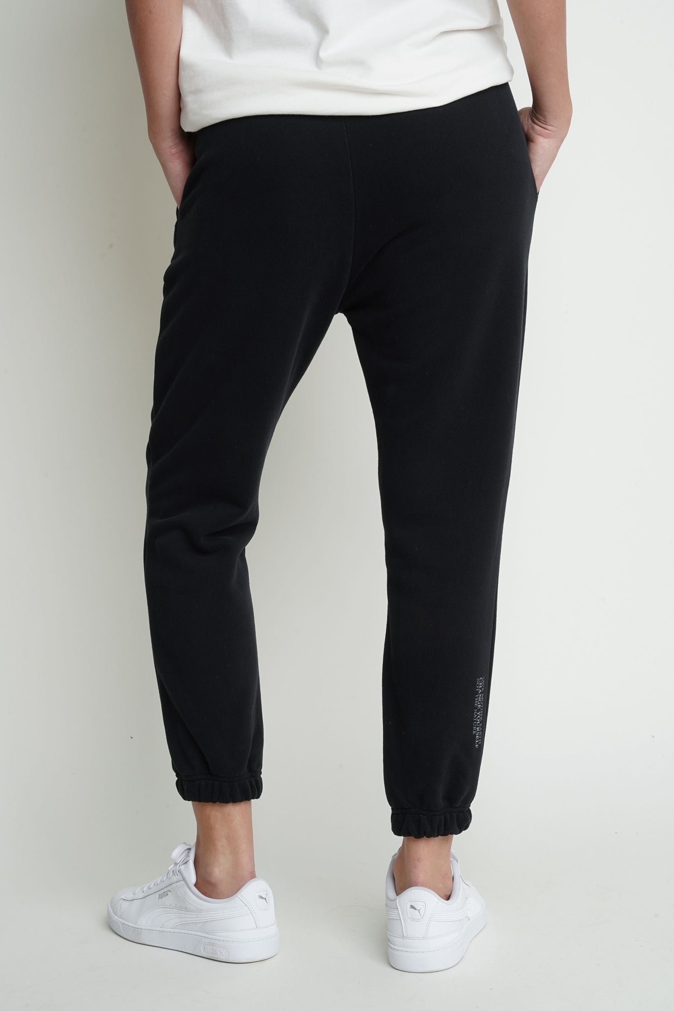 oversizowe spodnie dresowe.