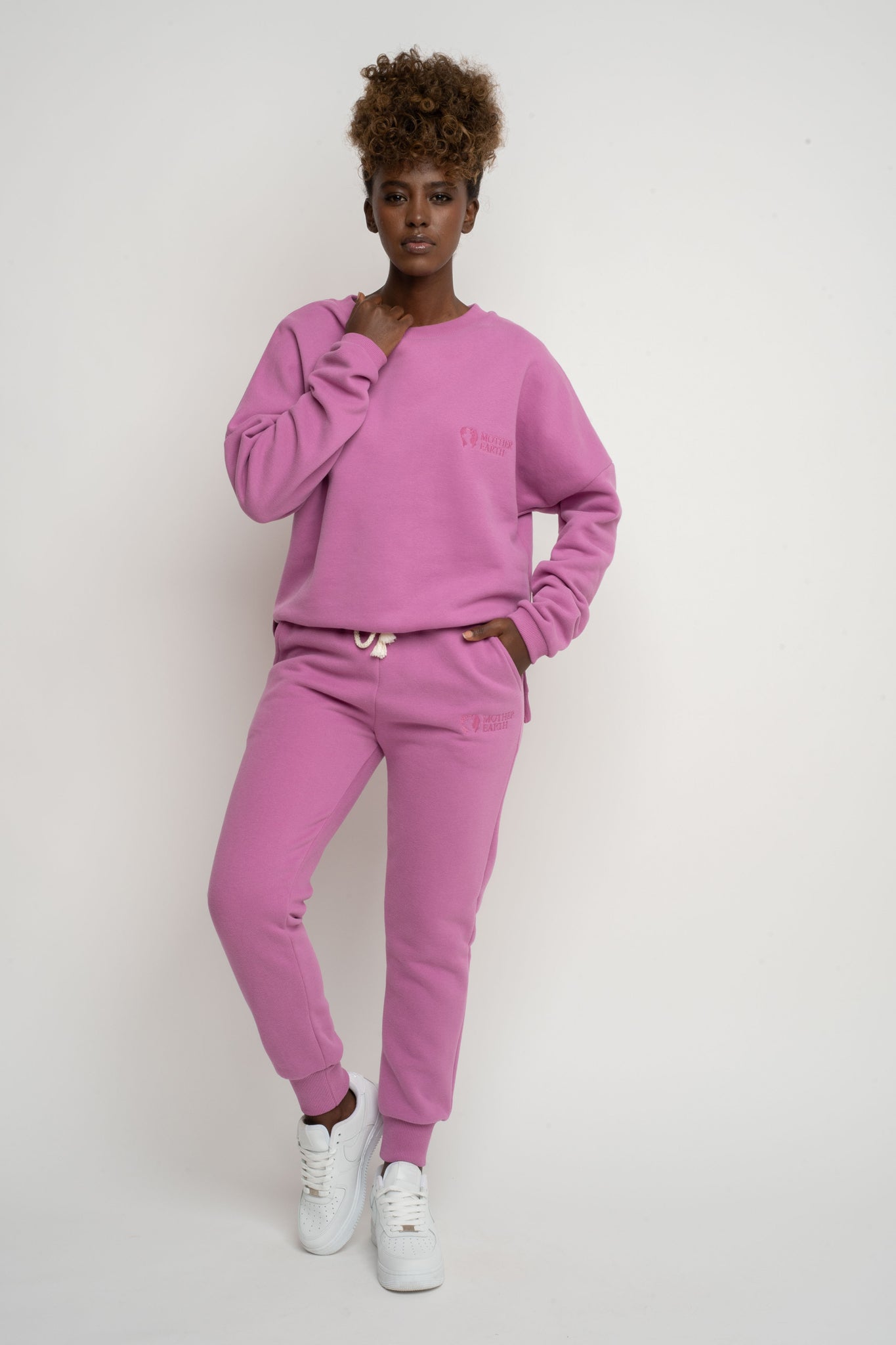 SPODNIE DRESOWE TYPU JOGGER CUKIEROKOWY RÓŻ - BEGERA