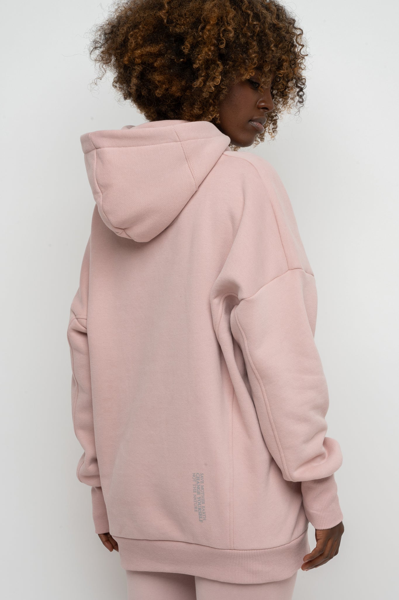 BLUZA OVERSIZE Z KAPTUREM JASNORÓŻOWA - EGERIA