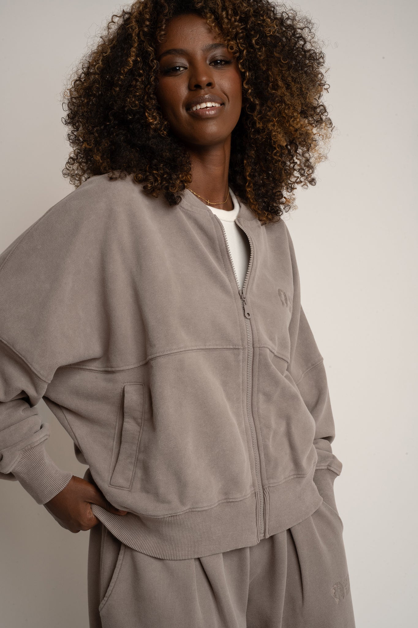 BLUZA Z EFEKTEM WASHED MOCCA - ALESUND
