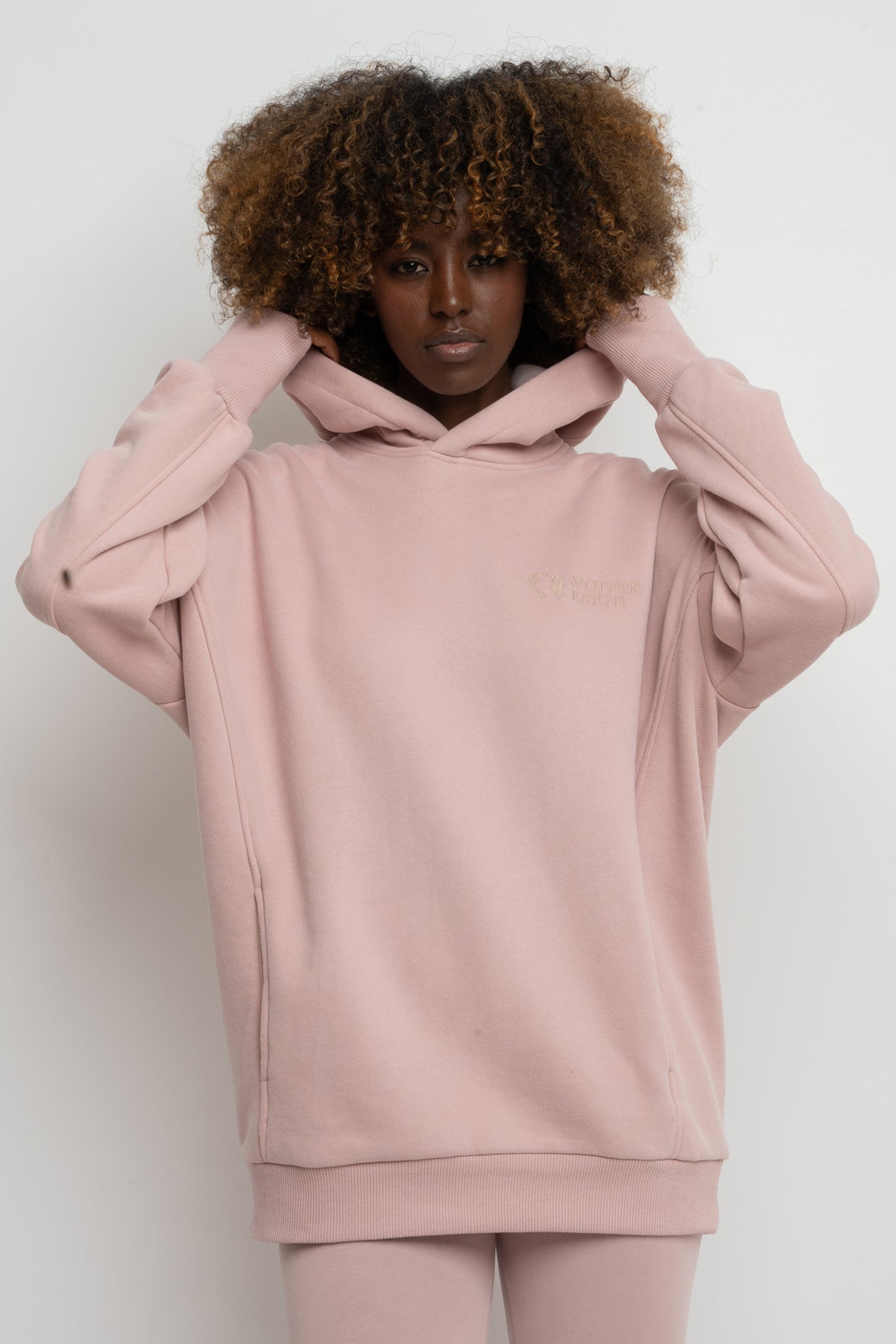 BLUZA OVERSIZE Z KAPTUREM JASNORÓŻOWA - EGERIA