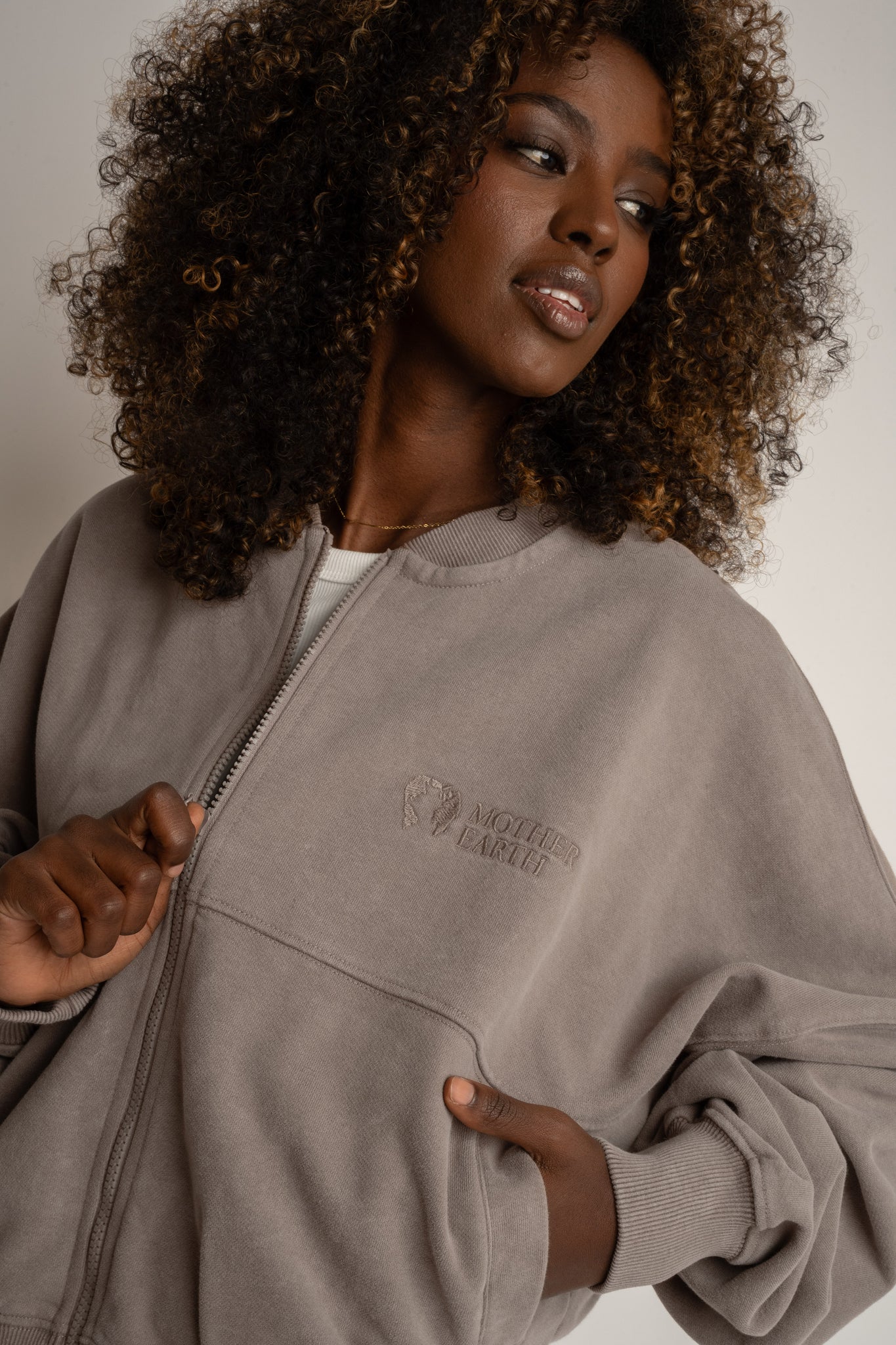 BLUZA Z EFEKTEM WASHED MOCCA - ALESUND