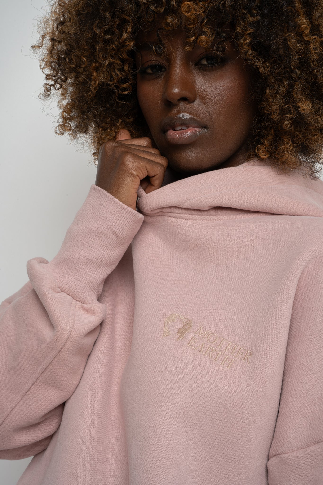 BLUZA OVERSIZE Z KAPTUREM JASNORÓŻOWA - EGERIA