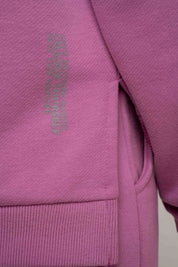 BLUZA O KROJU REGULAR FIT Z DŁUŻSZYM TYŁEM CUKIERKOWY RÓŻ - COOK