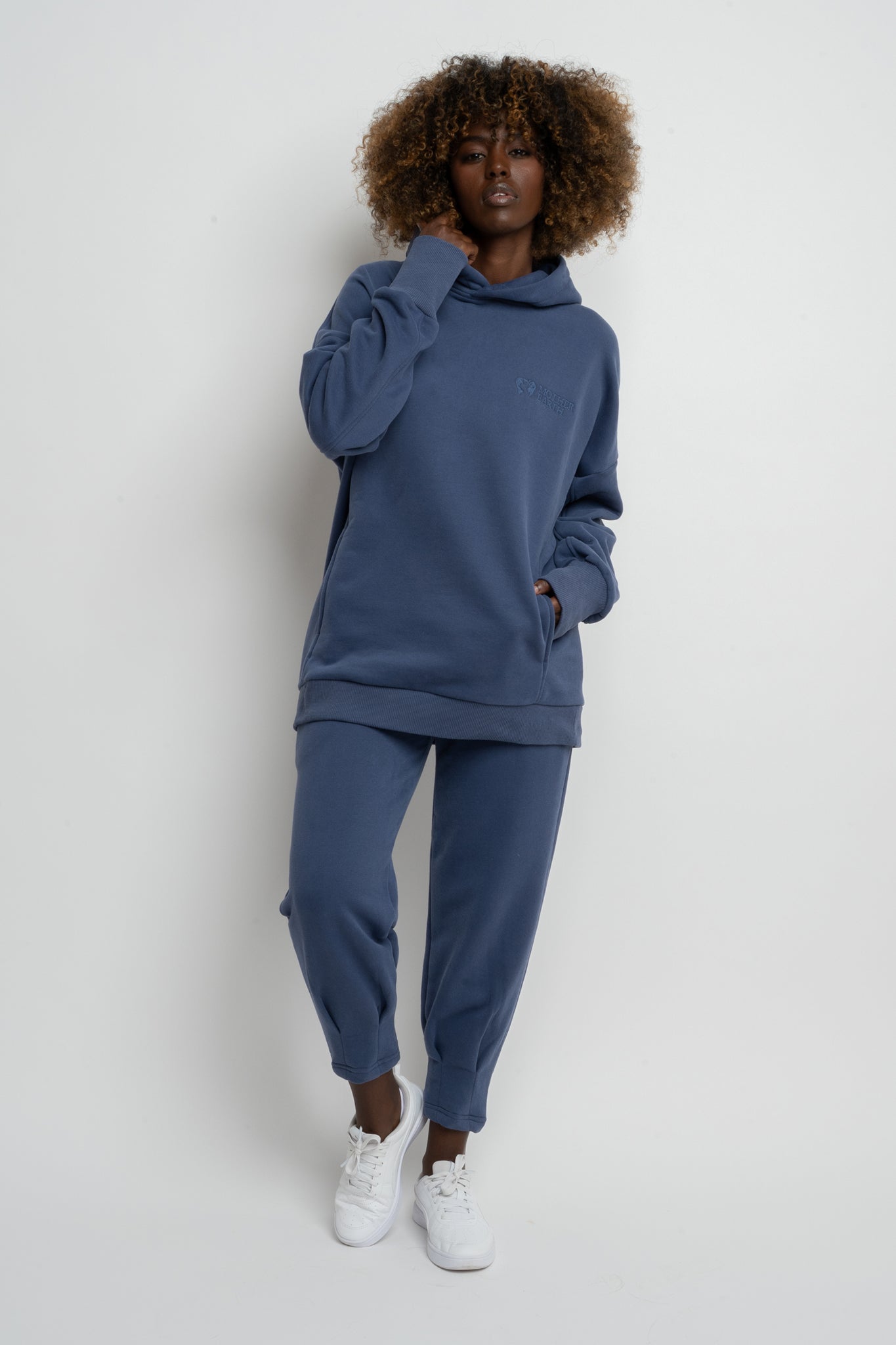 BLUZA OVERSIZE Z KAPTUREM GRANATOWA - EGERIA