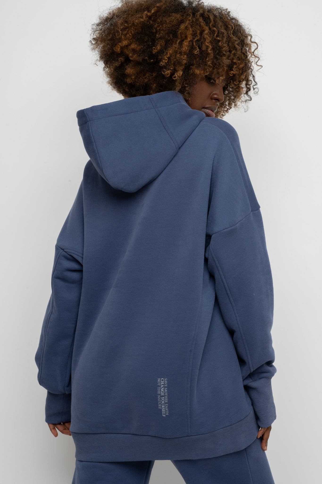 BLUZA OVERSIZE Z KAPTUREM GRANATOWA - EGERIA